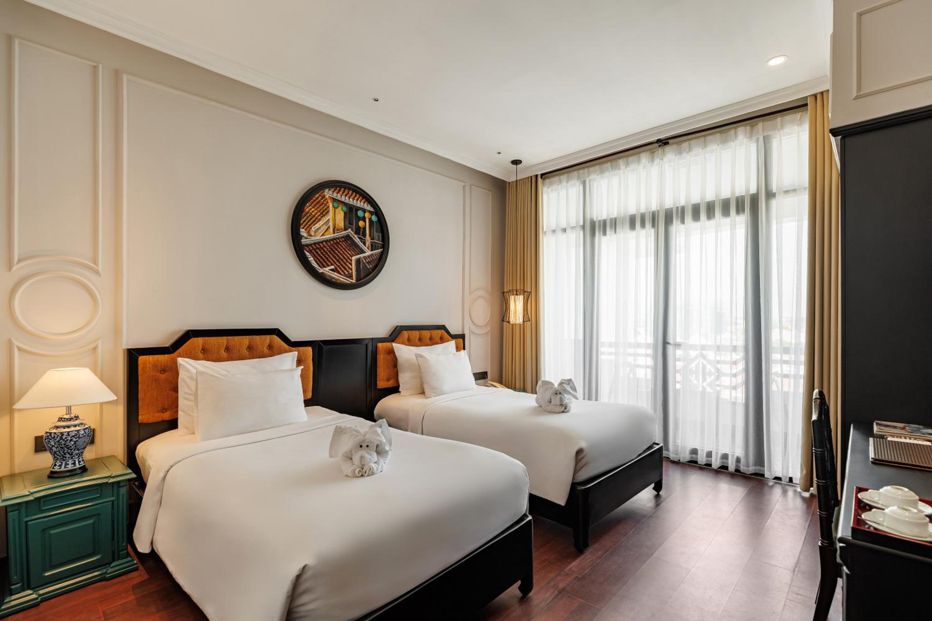 Senior Twin Room with Balcony and Pool View photo 1