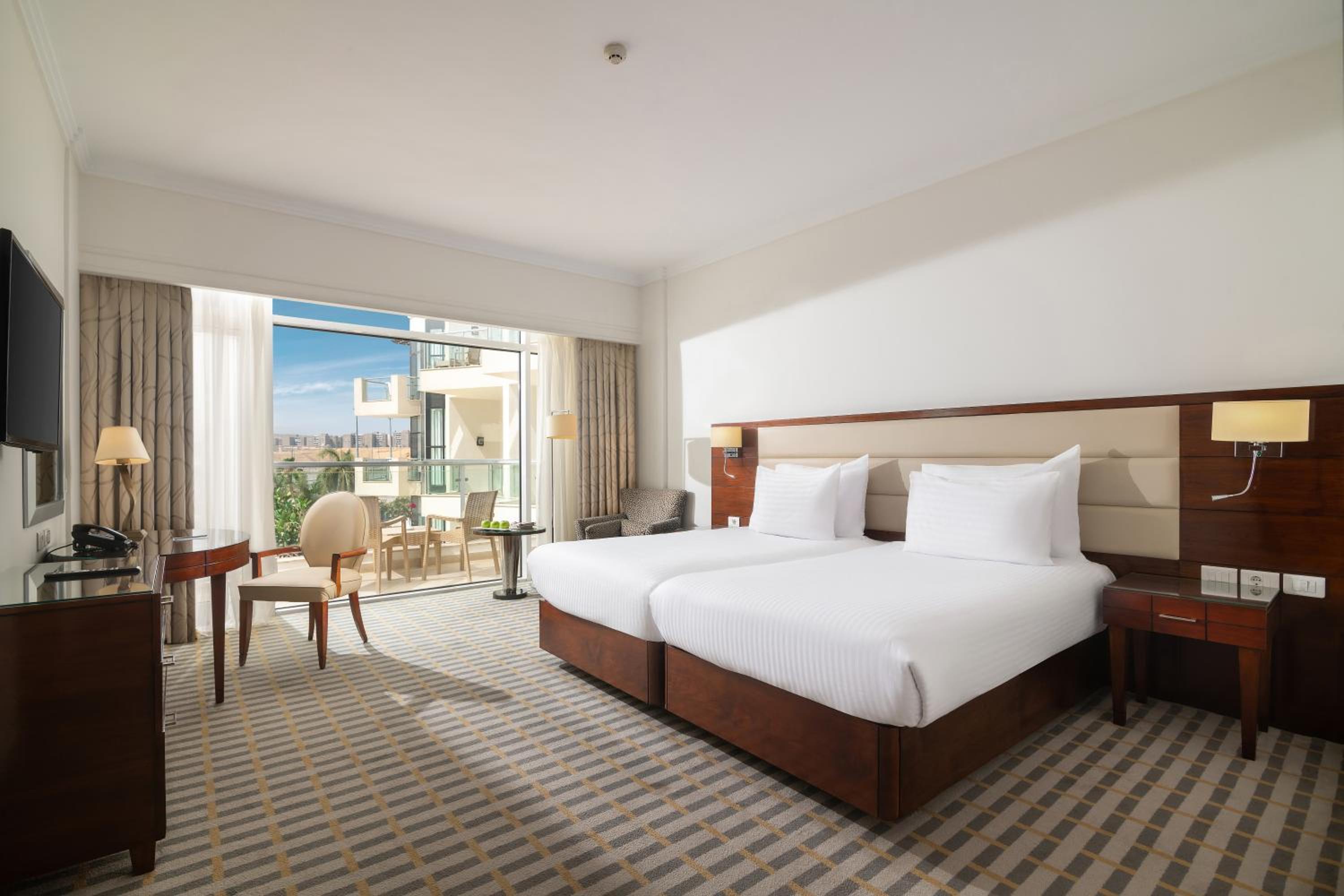Signature Prestige Garden Room