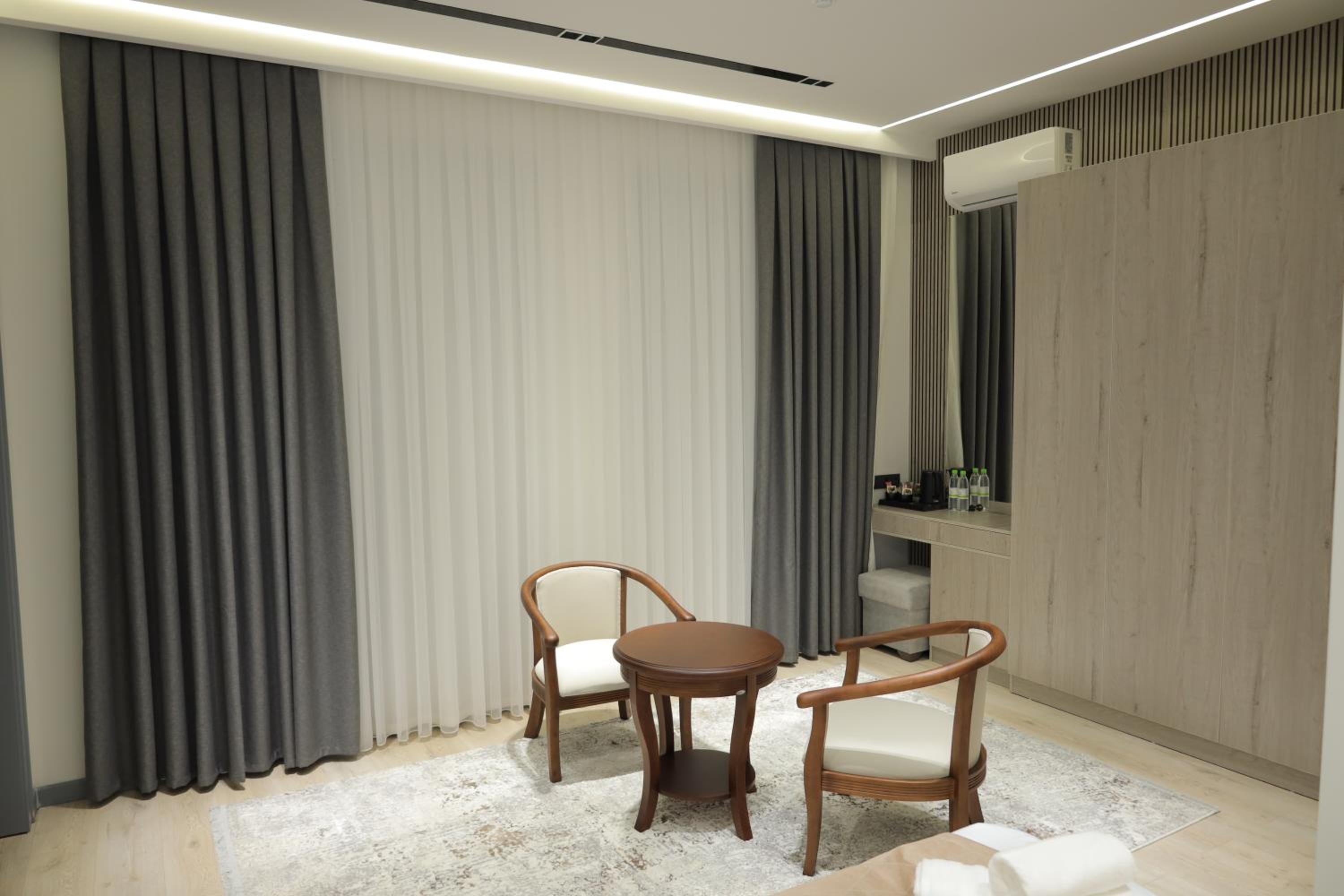 Deluxe Double or Twin Room photo 2