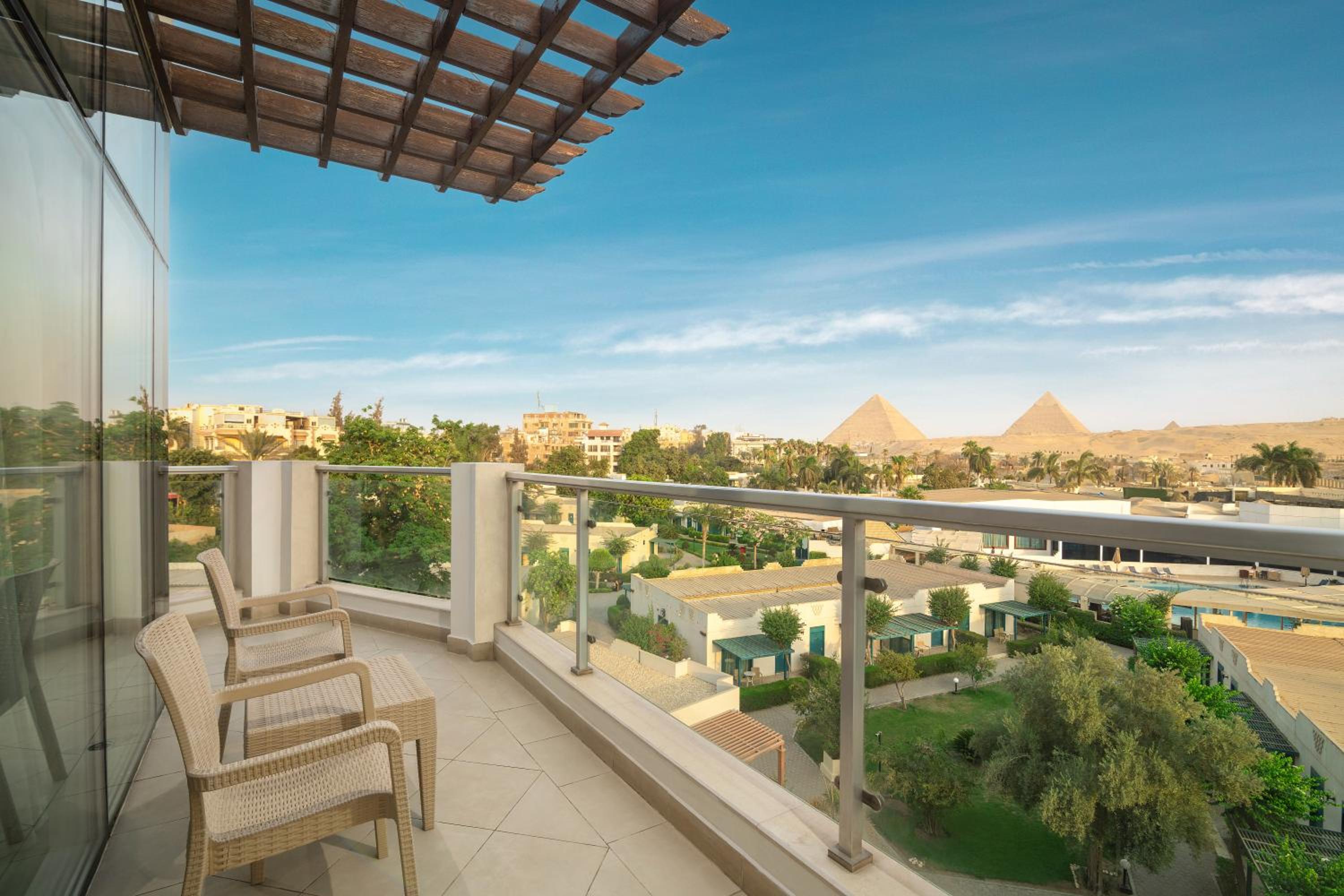 Deluxe Room With Pyramid View - Photo 15