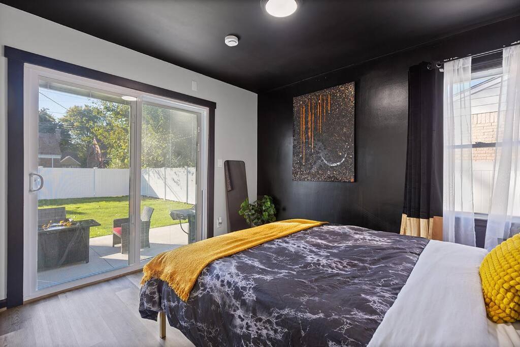 Three-Bedroom House photo 2