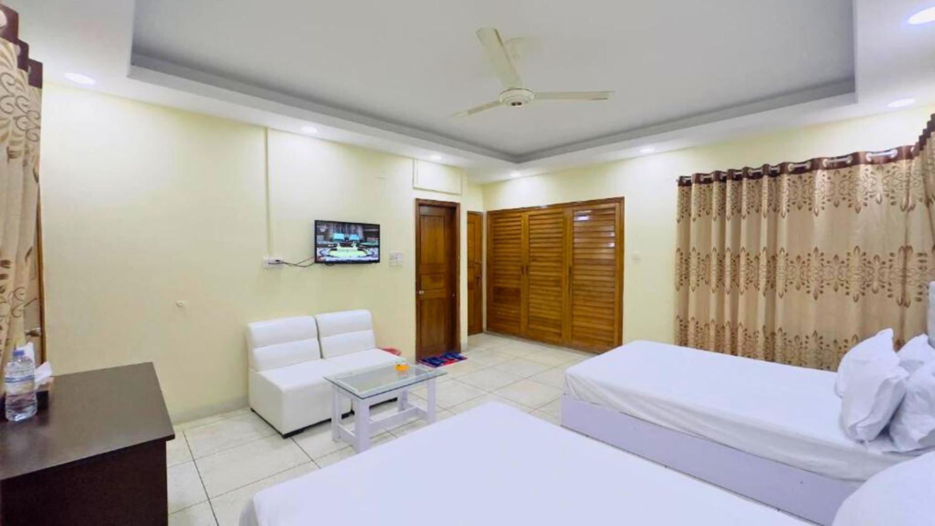 Deluxe Family Room photo 1