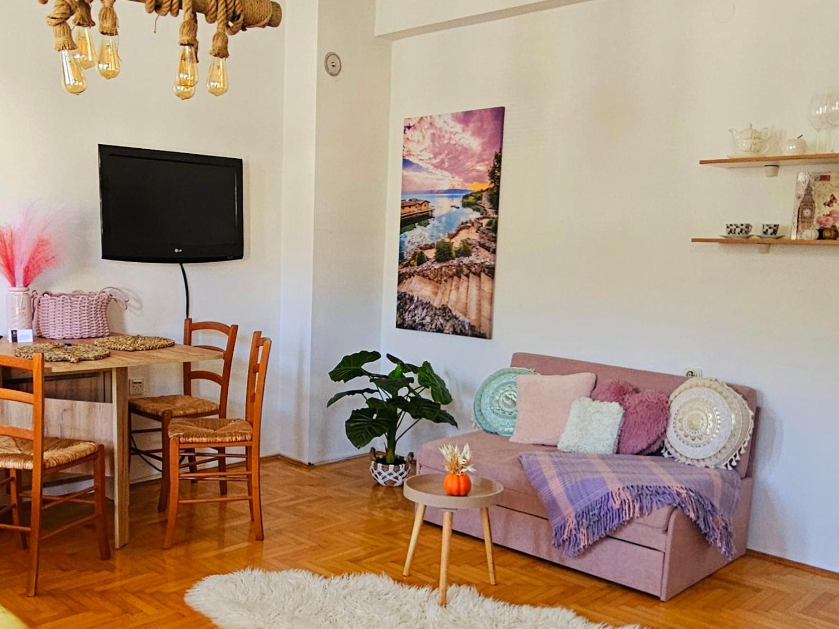 Studio Apartment with Balcony photo 1