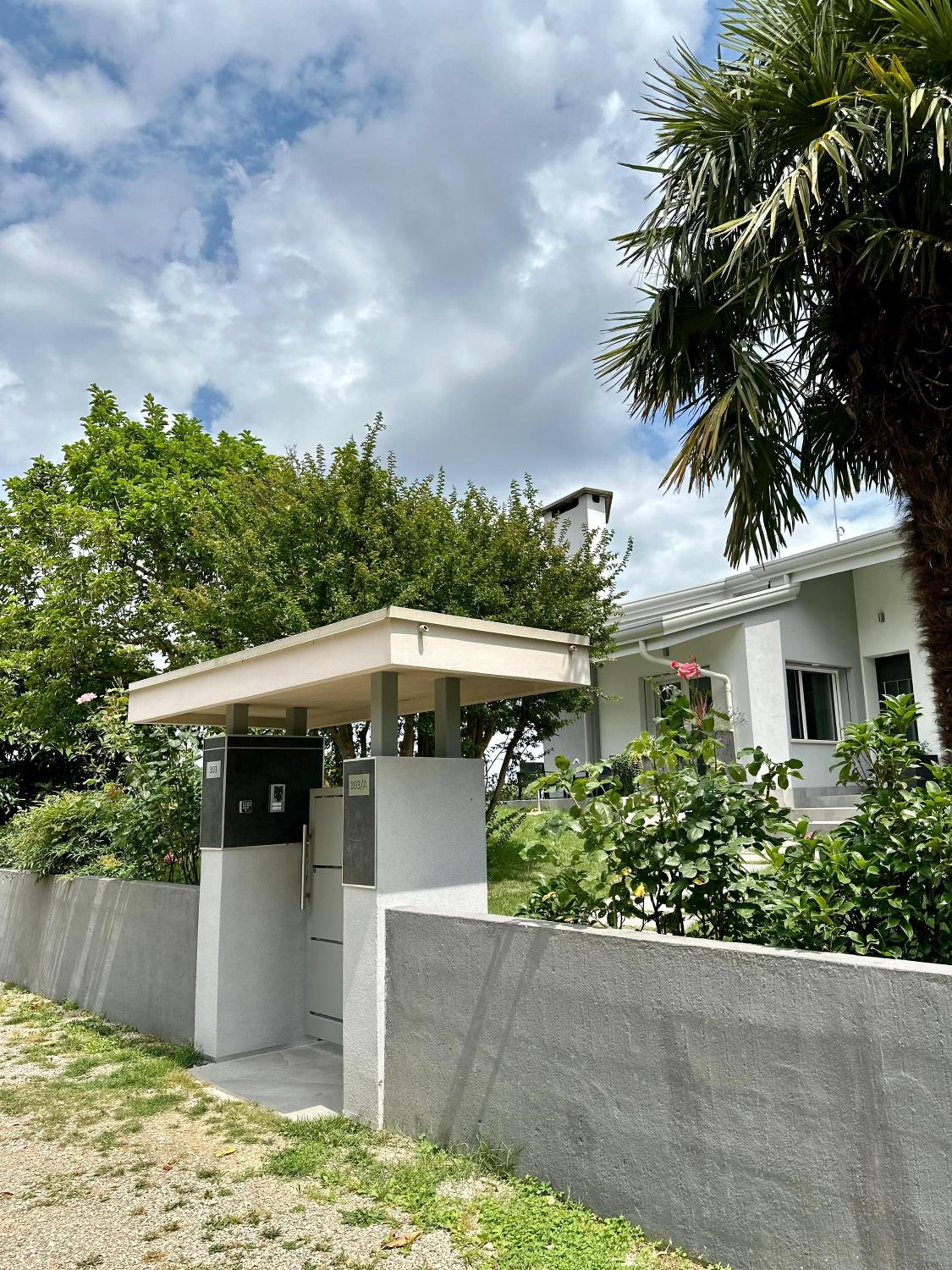 Three-Bedroom Villa photo 3