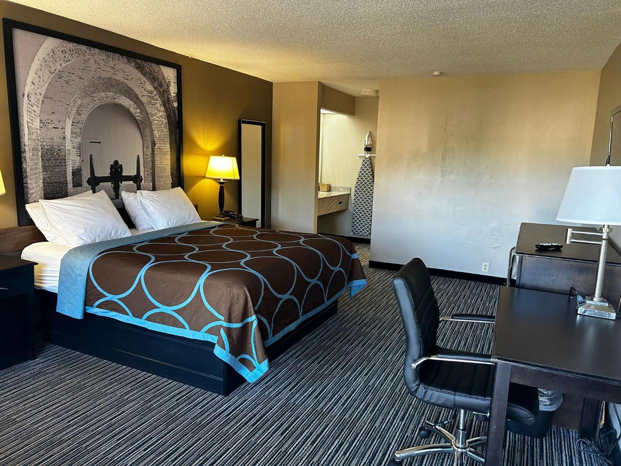 Deluxe King Room - Non-Smoking photo 1