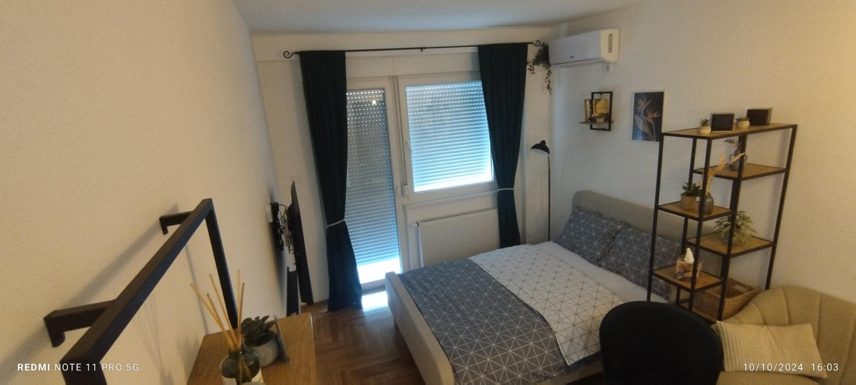 One-Bedroom Apartment photo 2