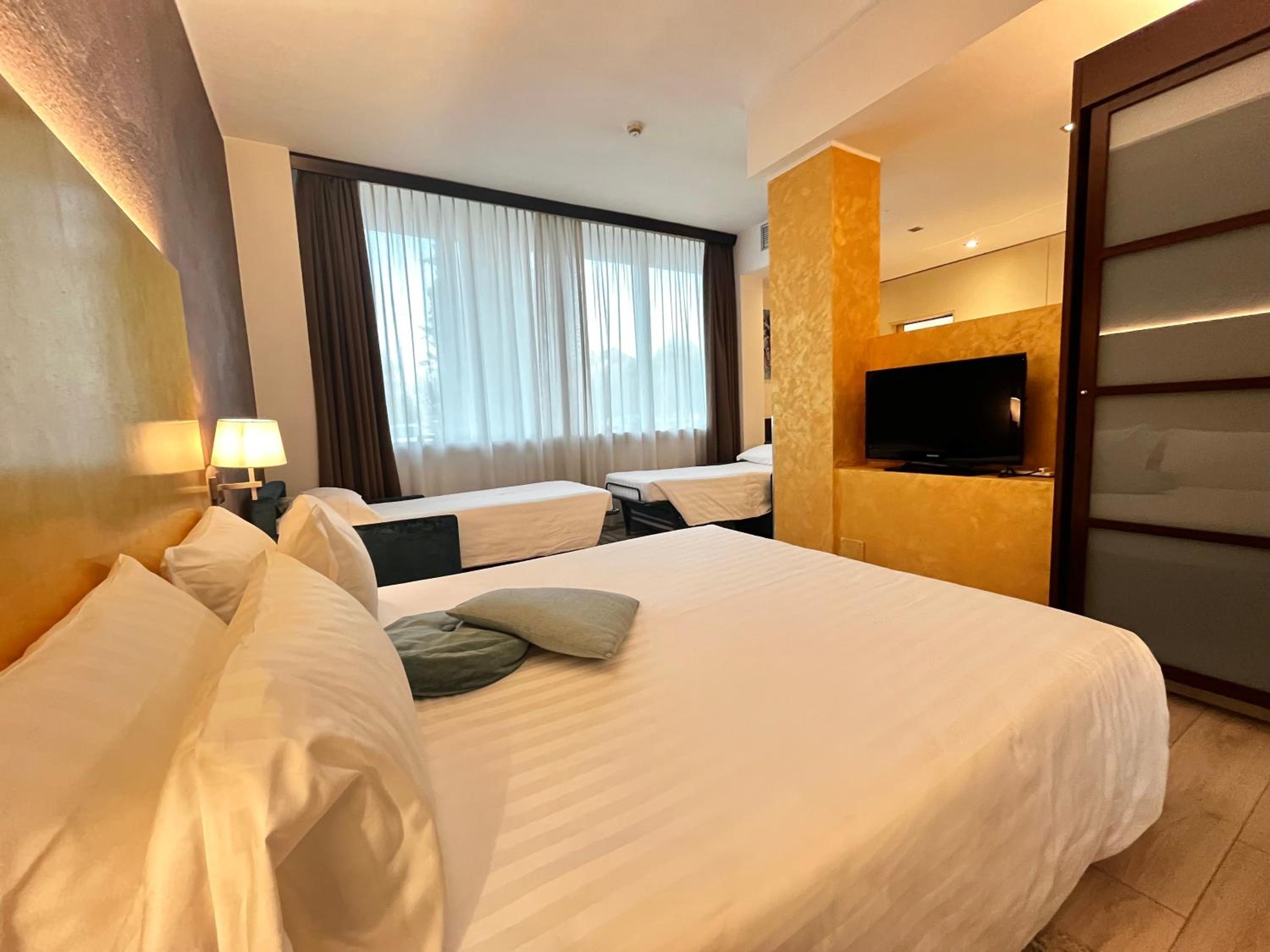 Family Room (4 Adults)