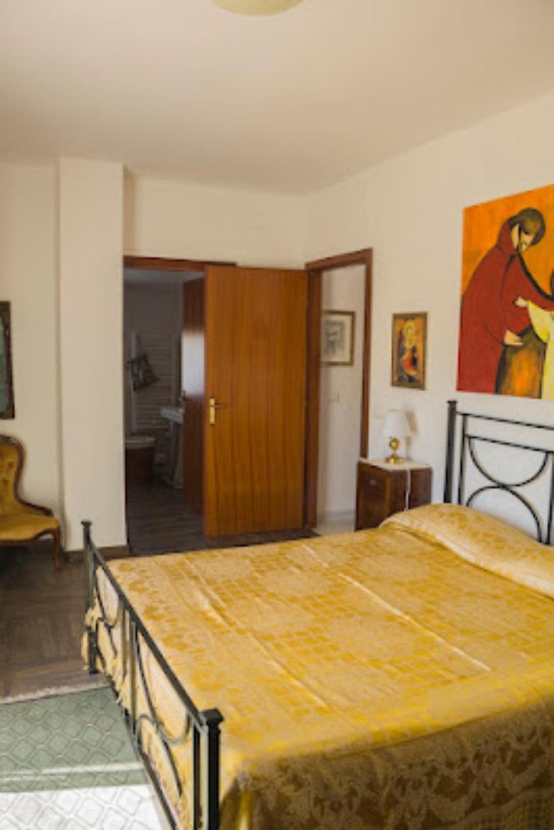 Large Double Room photo 1