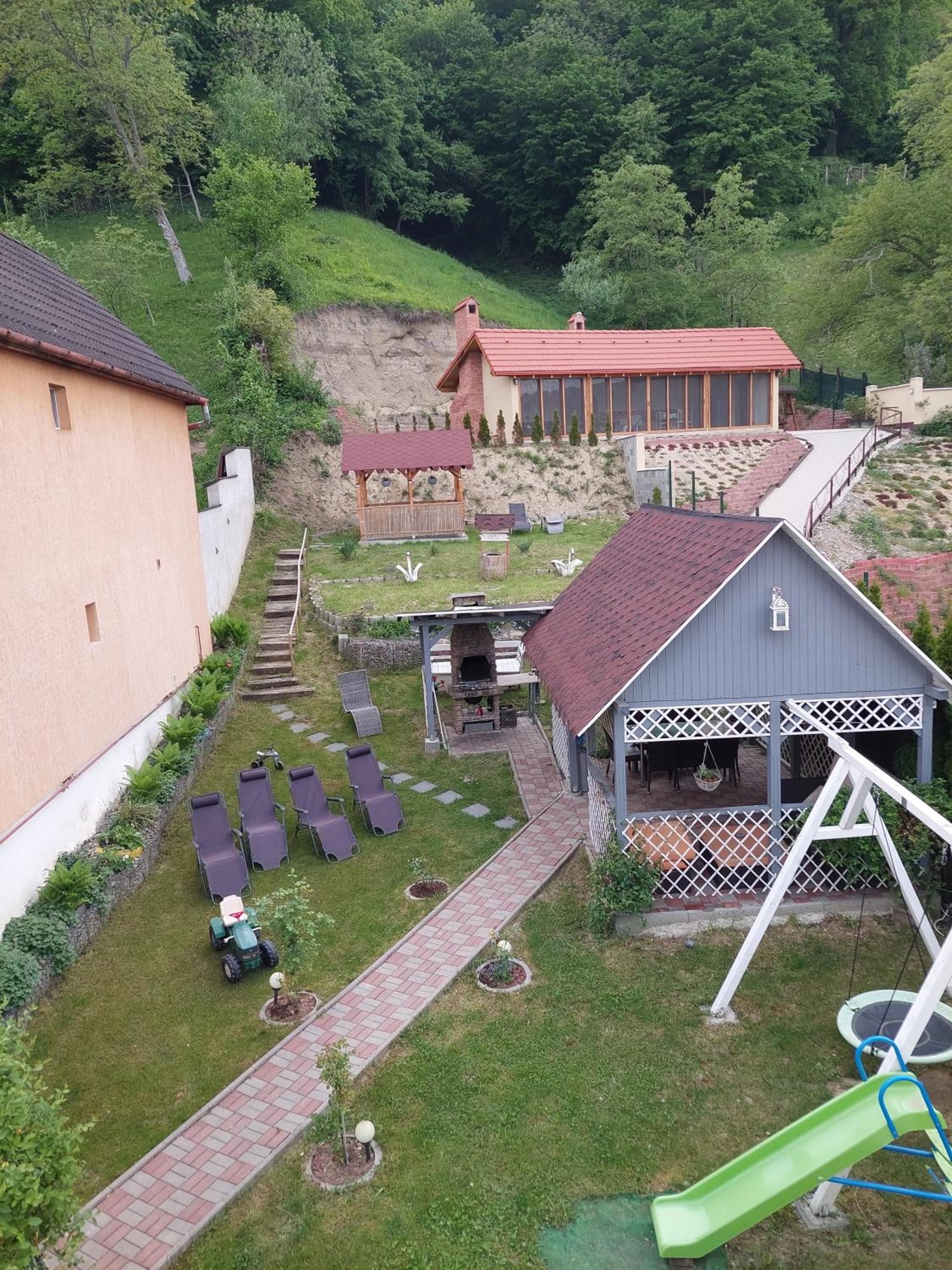 Double Room with Balcony - Photo 11