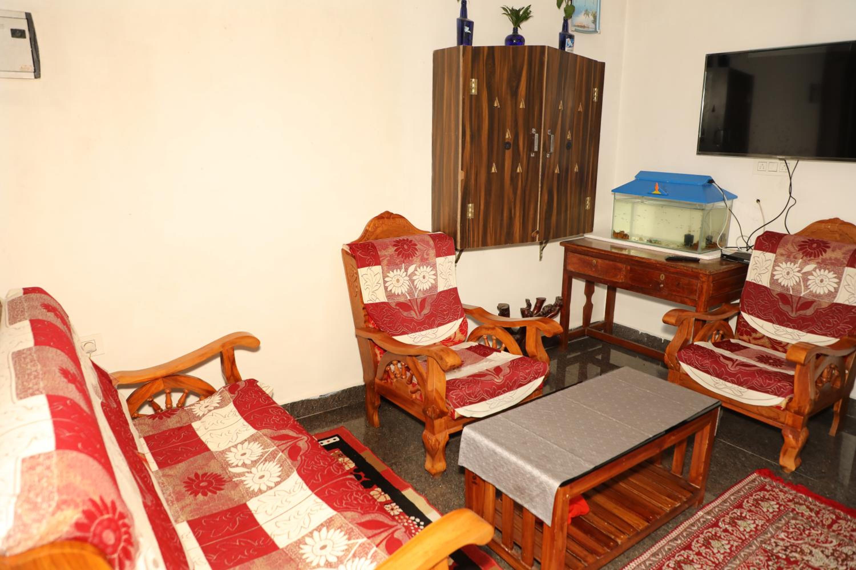 One-Bedroom Apartment photo 2