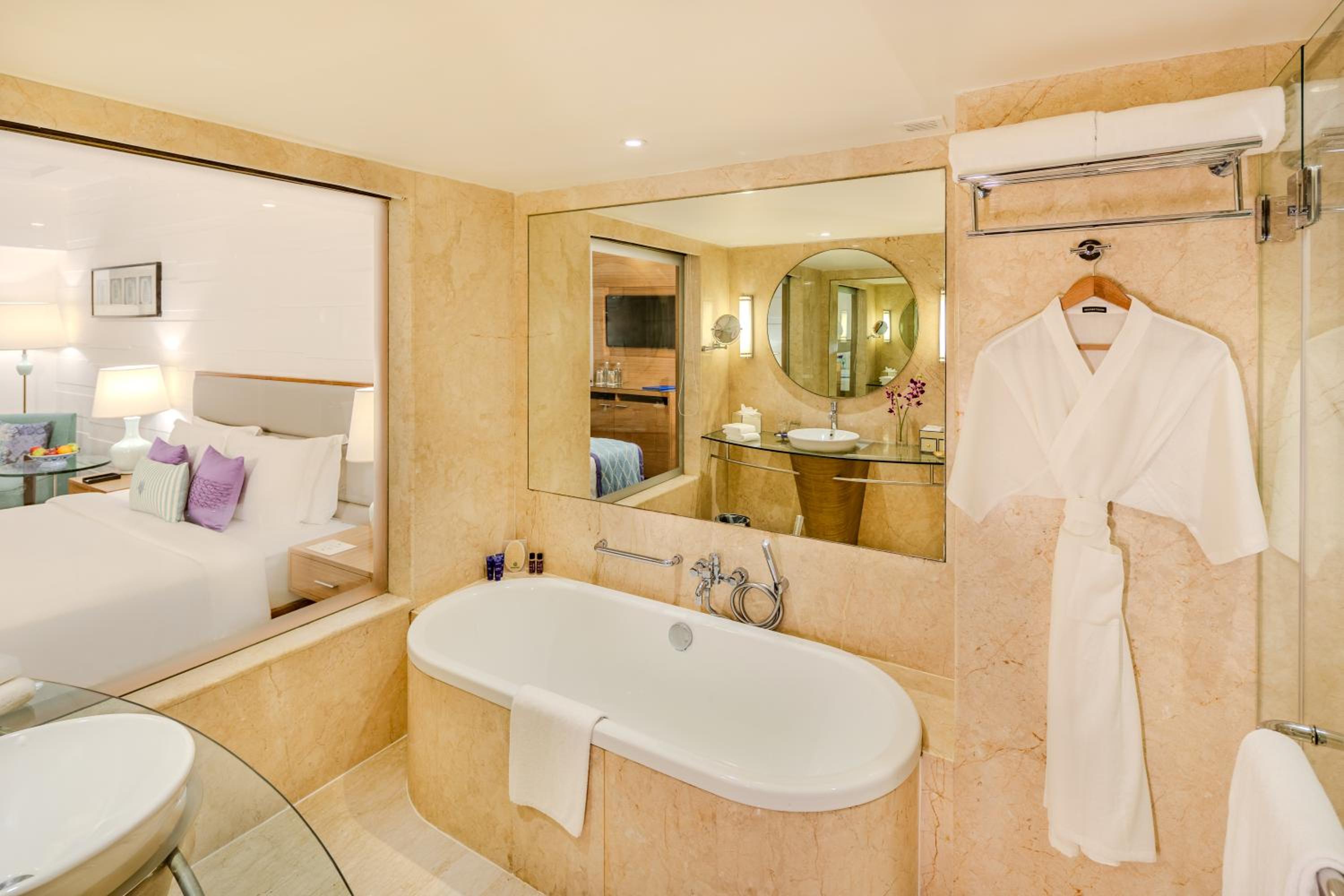 Executive Room City View King Bed - Photo 3