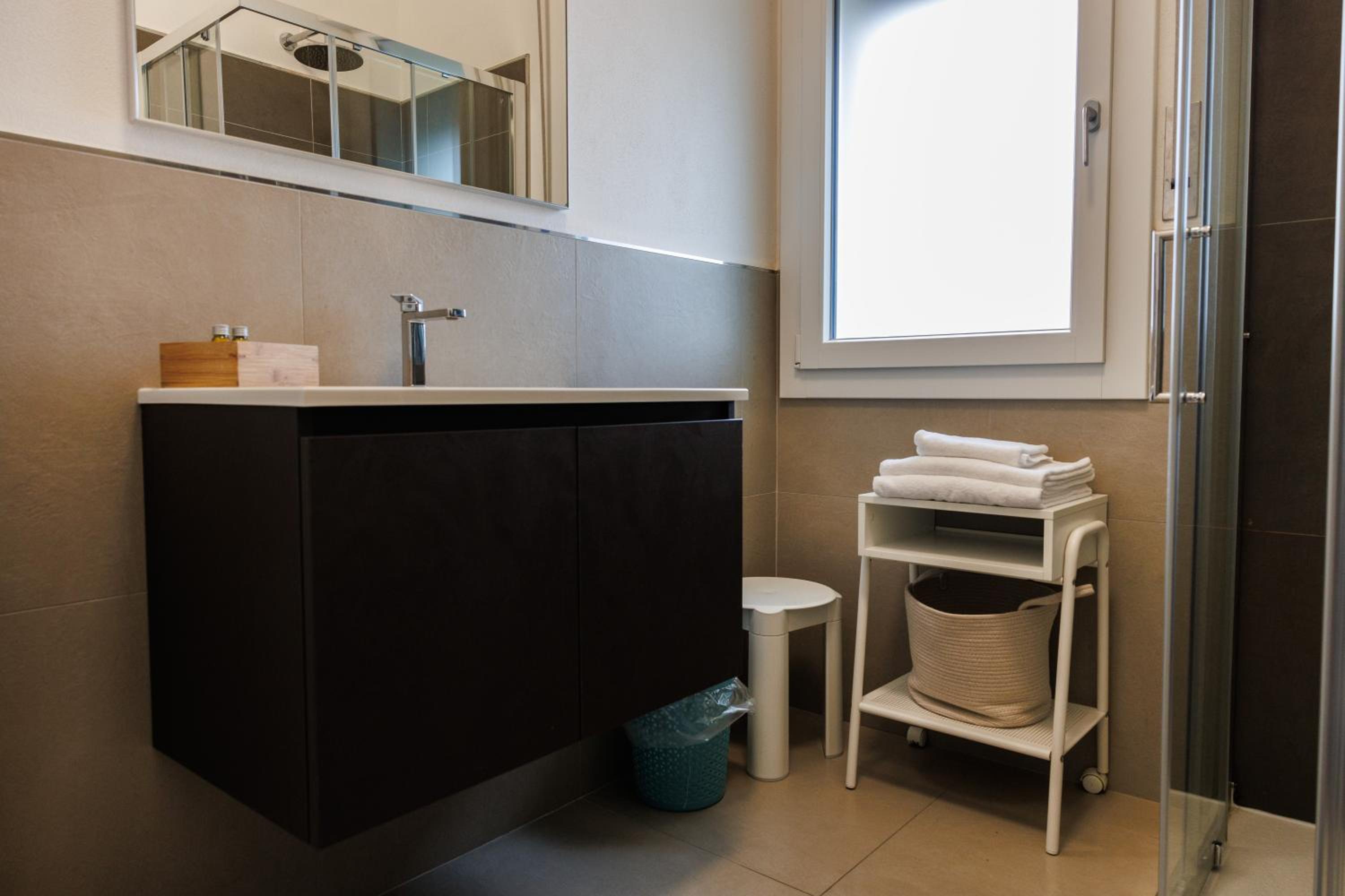 Large Double Room - Photo 21
