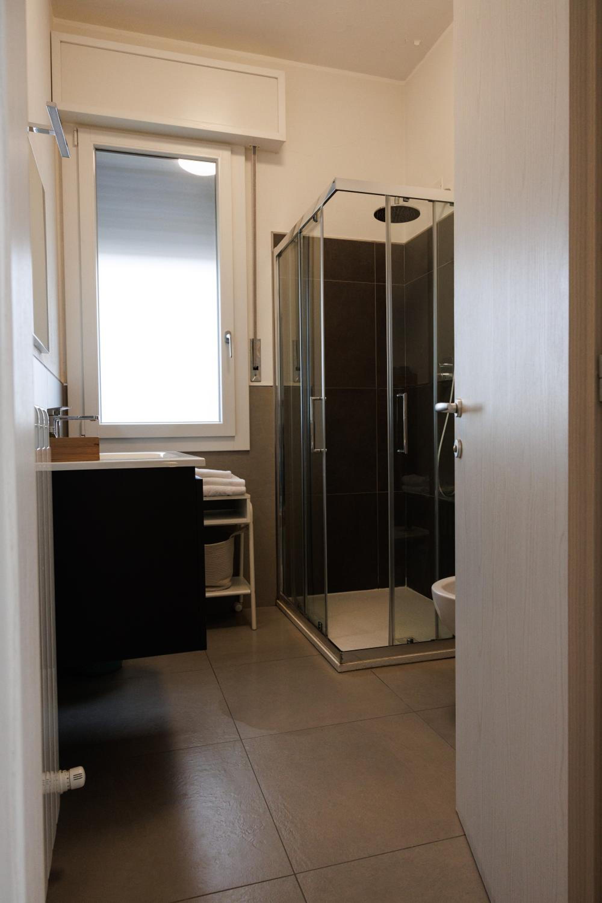 Large Double Room - Photo 15
