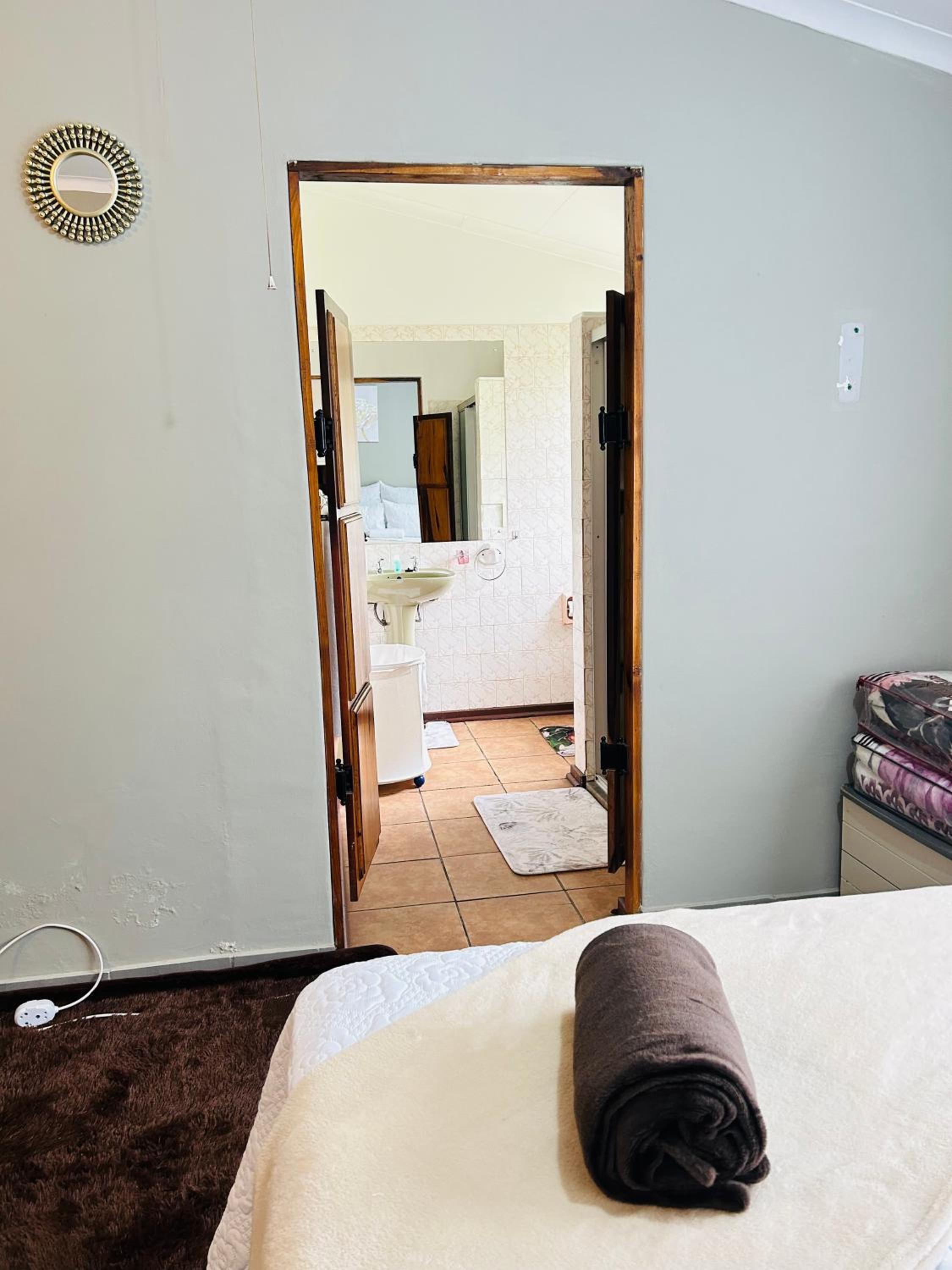 Twin Room With Private Bathroom photo 2