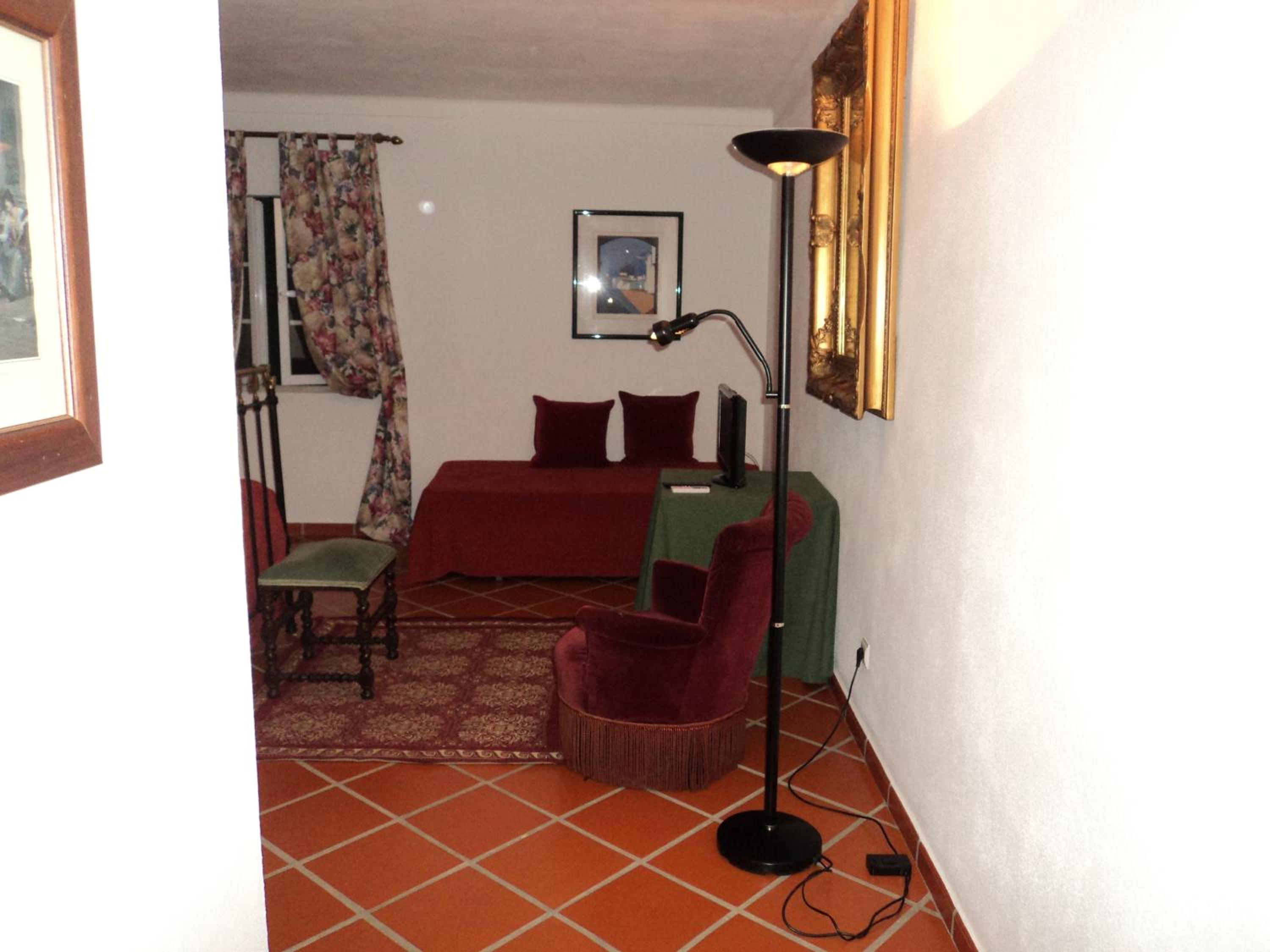 Suite - Photo 1