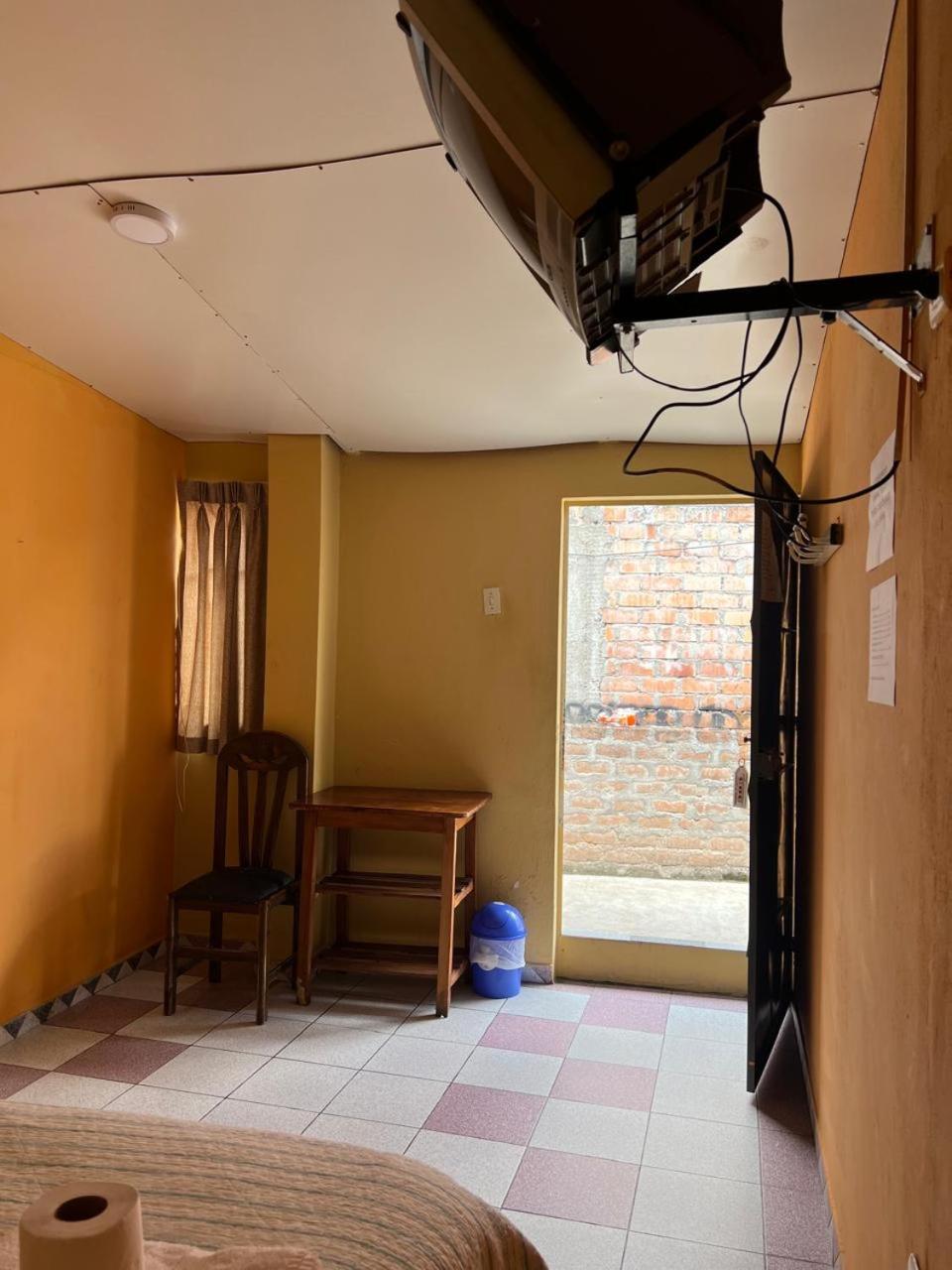 Single Room with Shared Bathroom photo 3