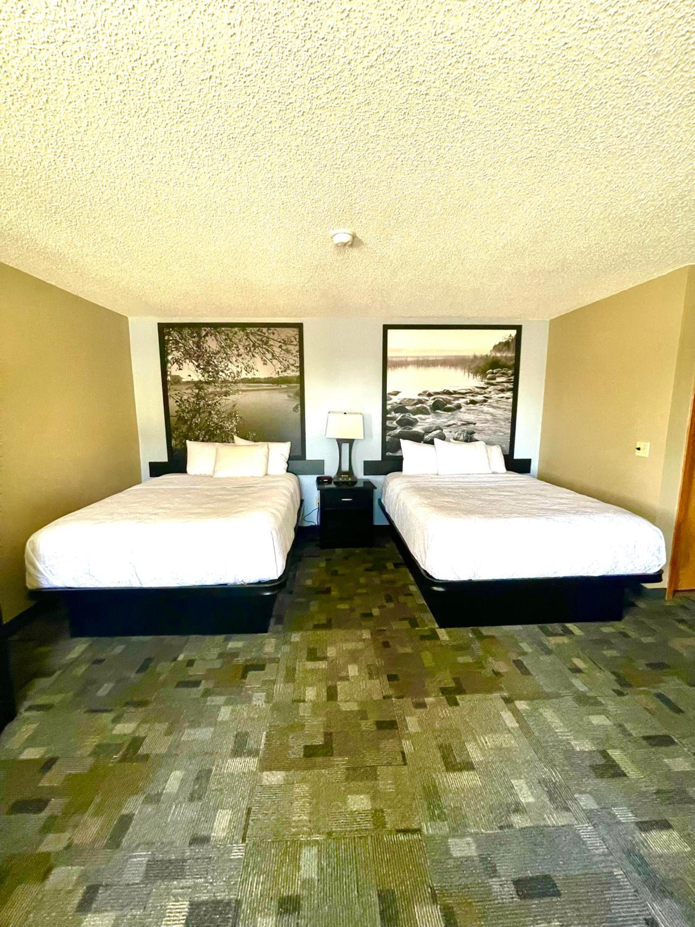Queen Room with Two Queen Beds - Non-Smoking - Photo 1