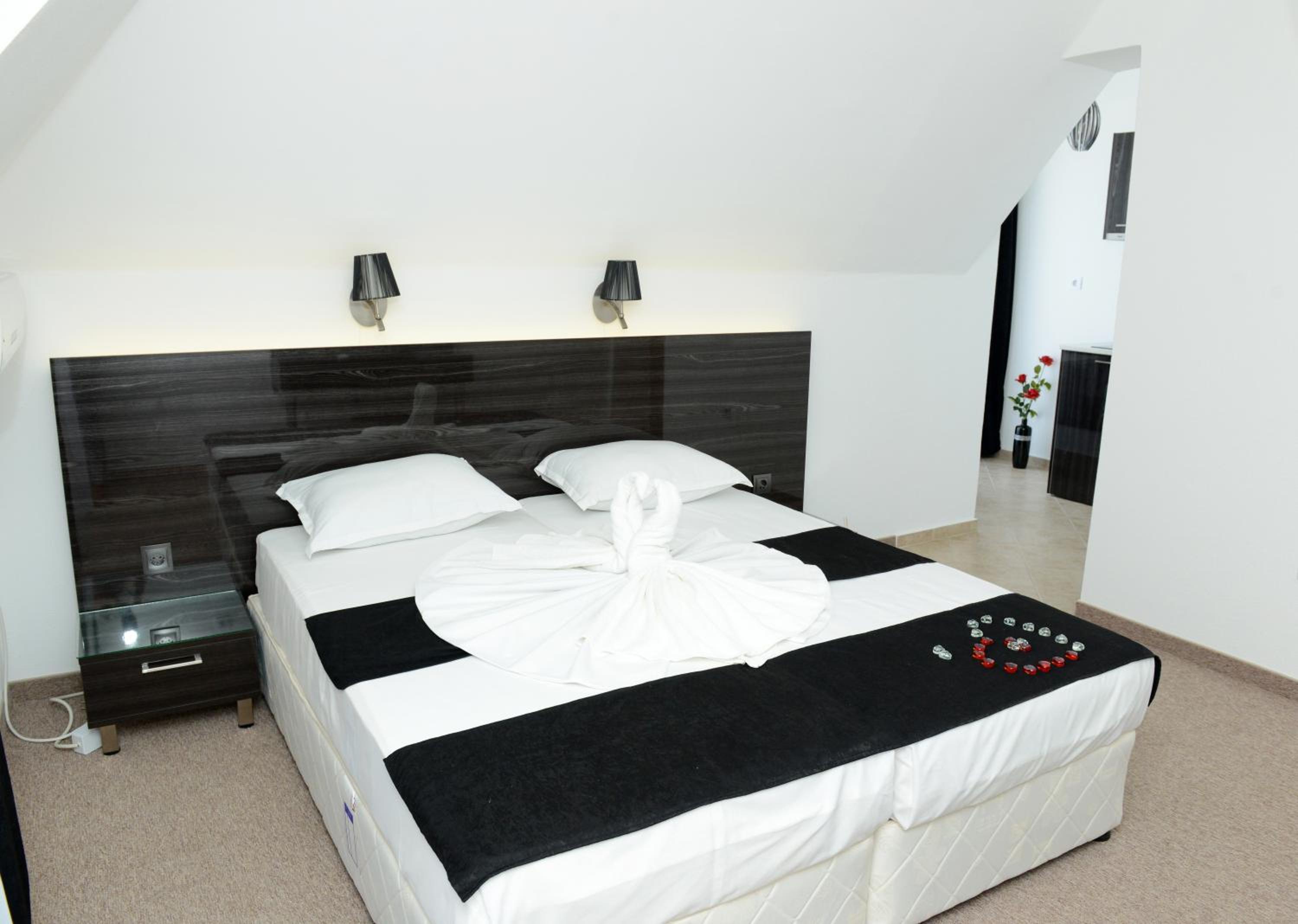 Luxury Studio with Balcony (2 Adults) photo 2