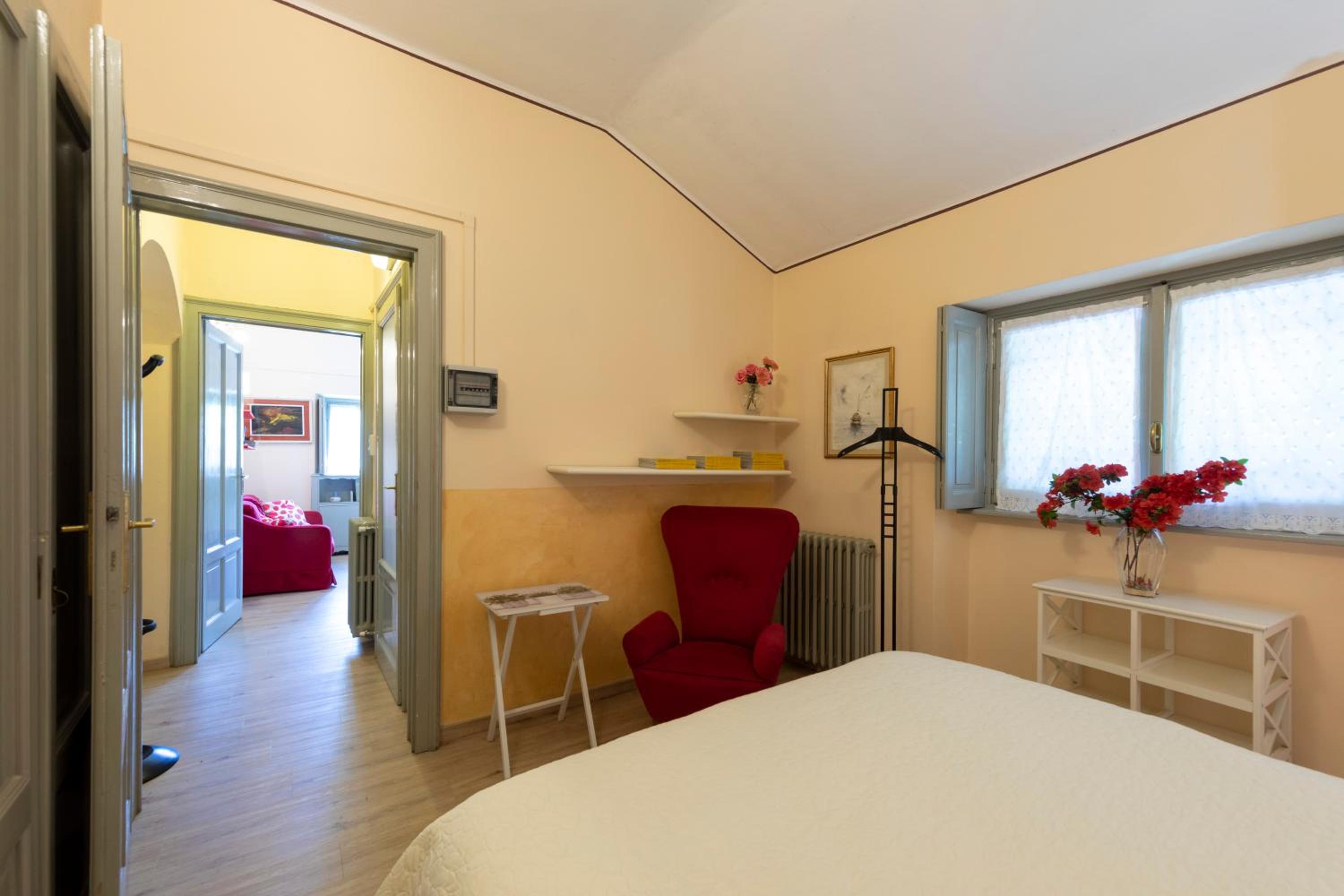 One-Bedroom Apartment with Lake View photo 2