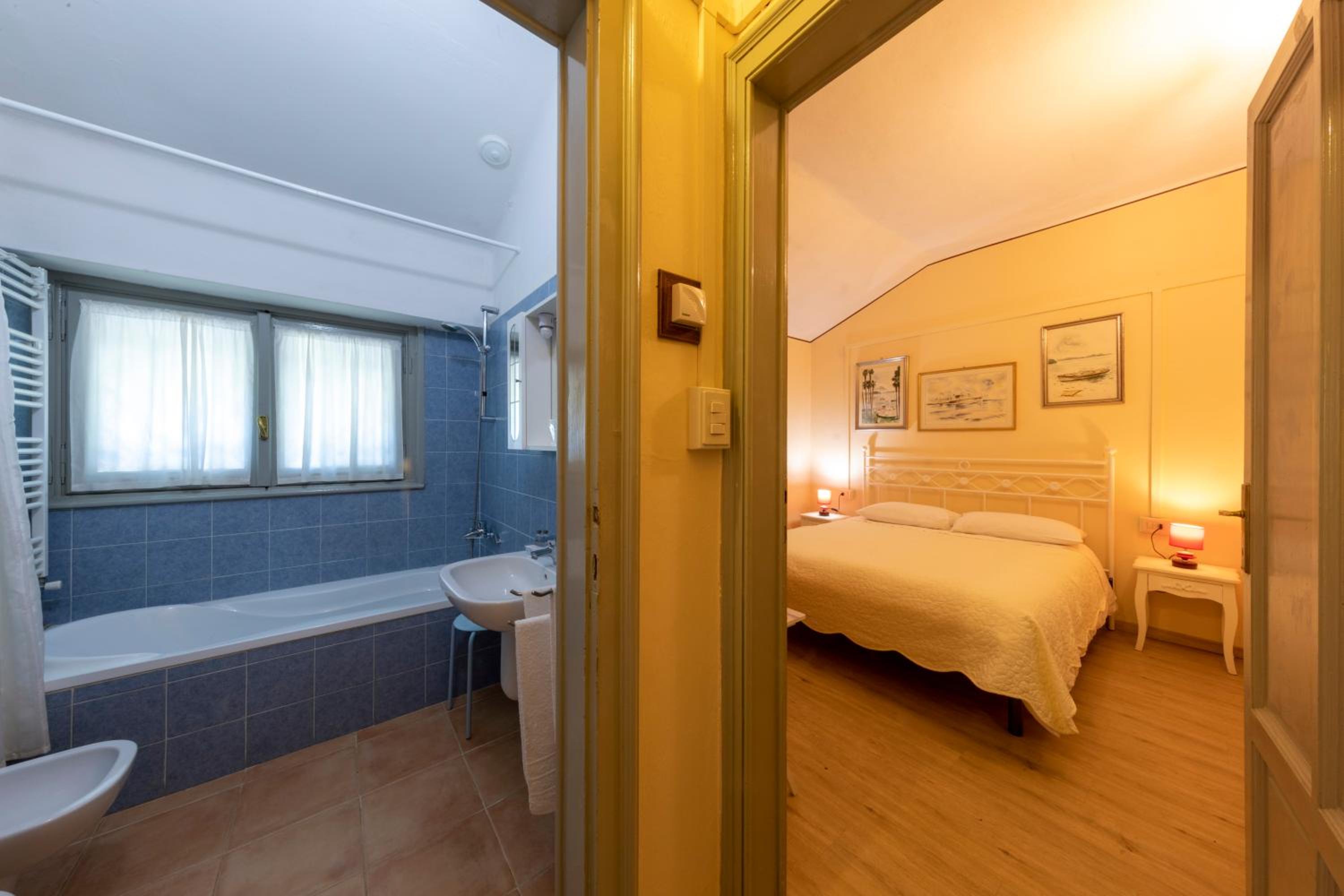 One-Bedroom Apartment with Lake View photo 1
