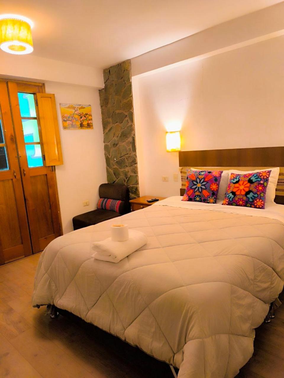 Queen Room with Balcony photo 2