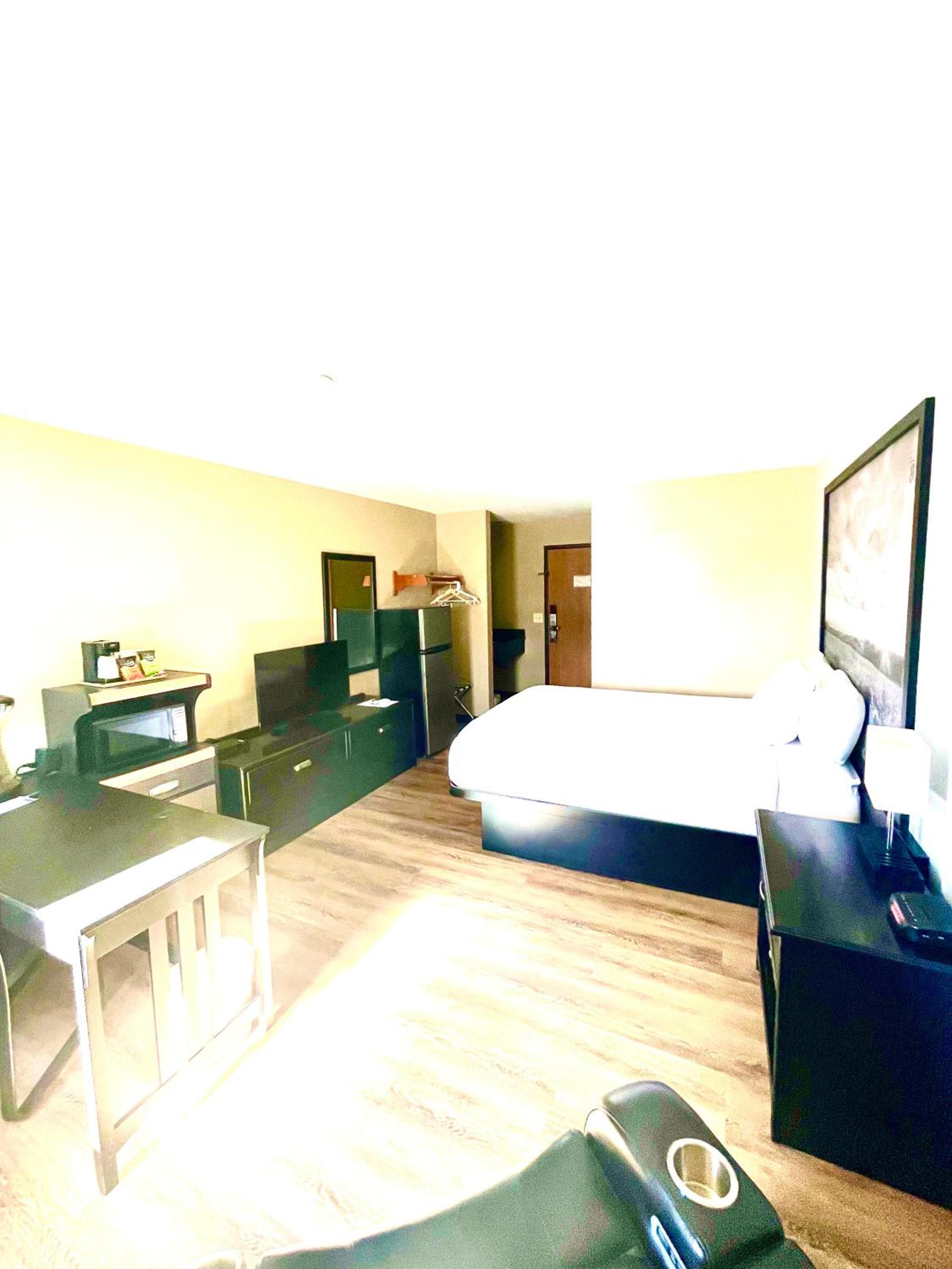 Business Queen Room - Non-Smoking - Photo 12