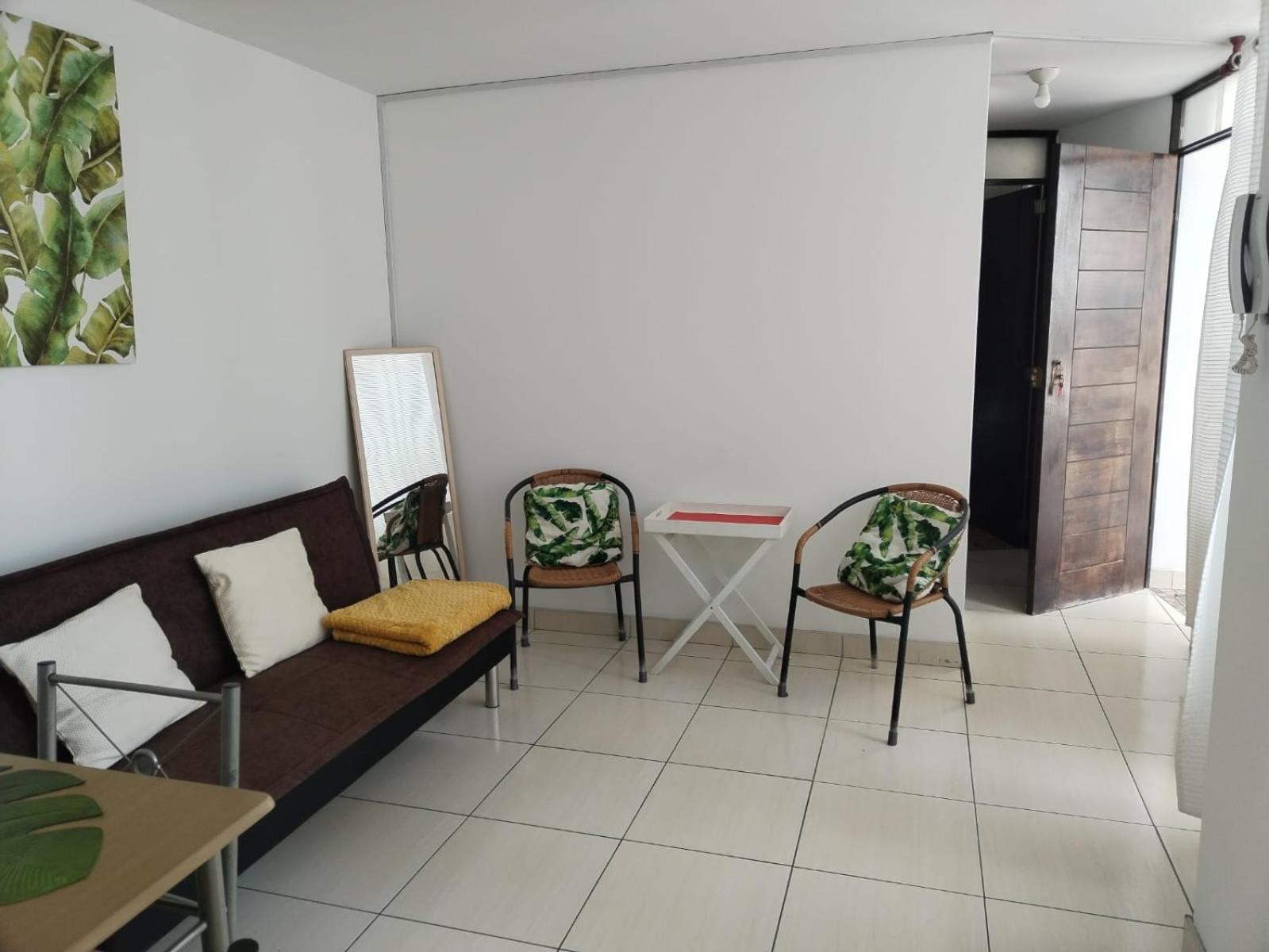 One-Bedroom Apartment photo 2