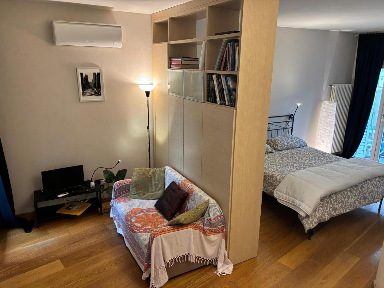 One-Bedroom Apartment photo 1