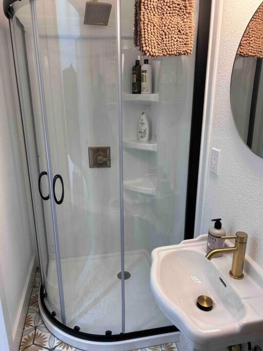 One-Bedroom House photo 3