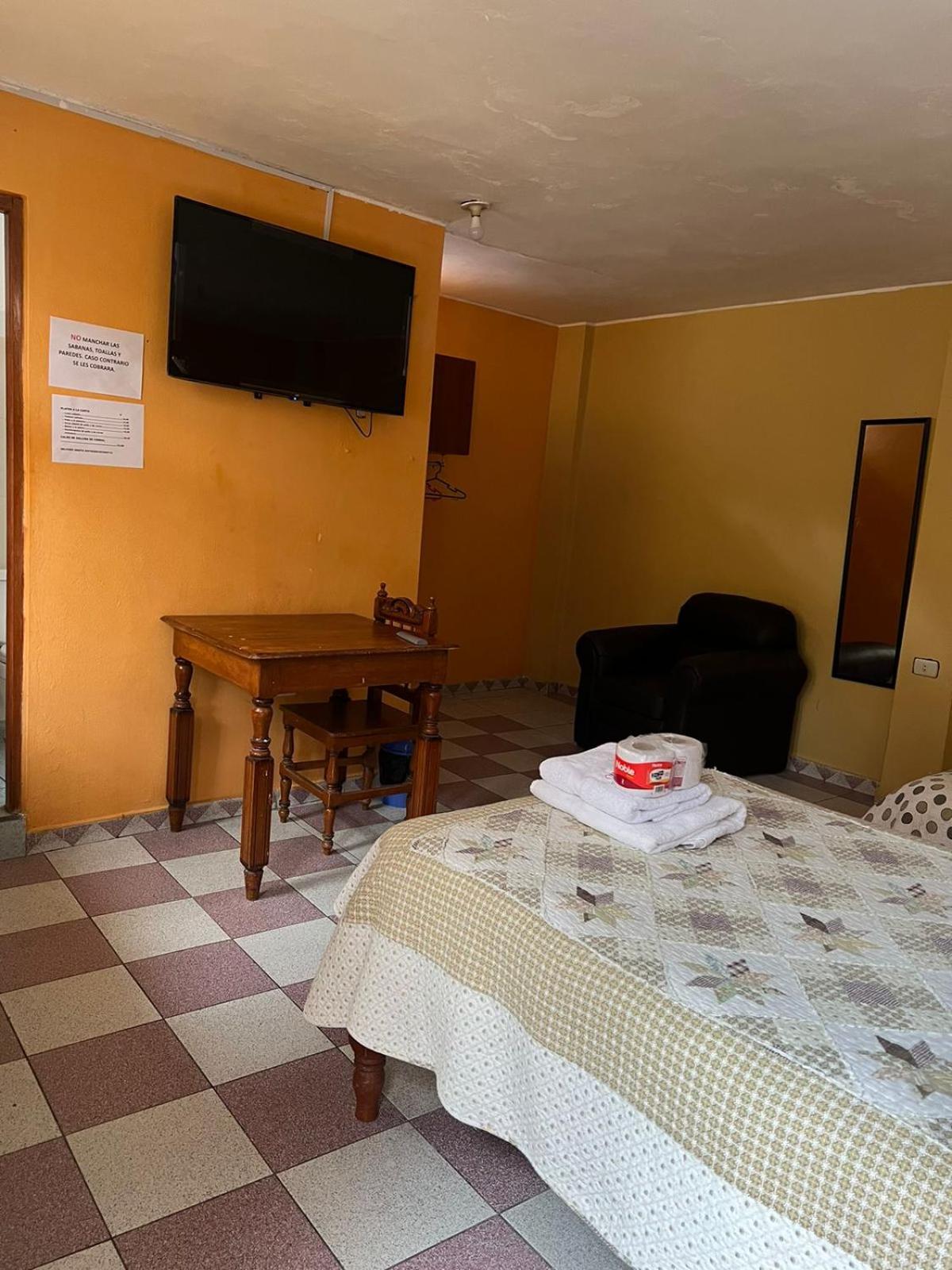 Twin Room with Private Bathroom photo 2