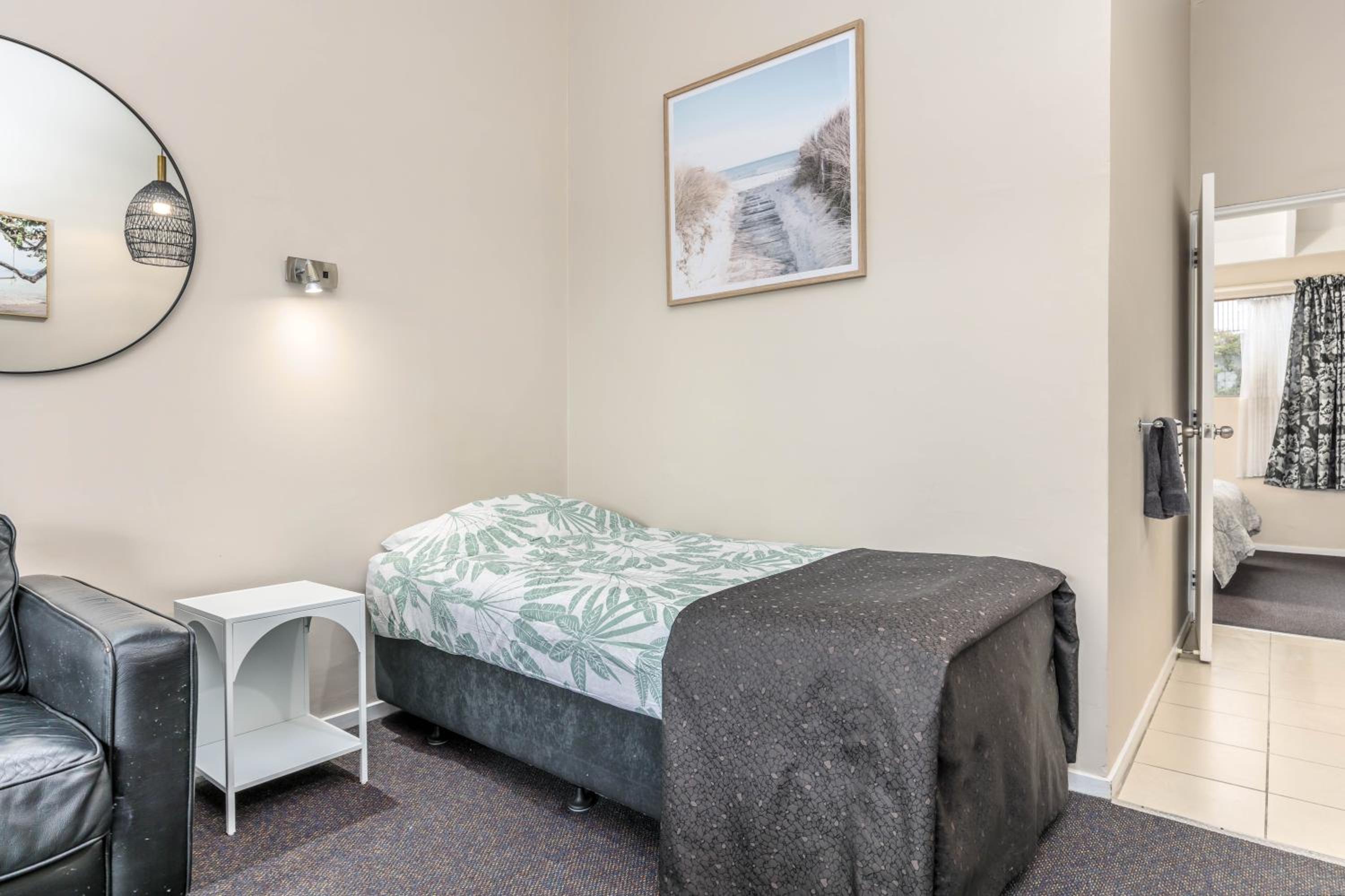 Double or Twin Room with Bathroom - Photo 5