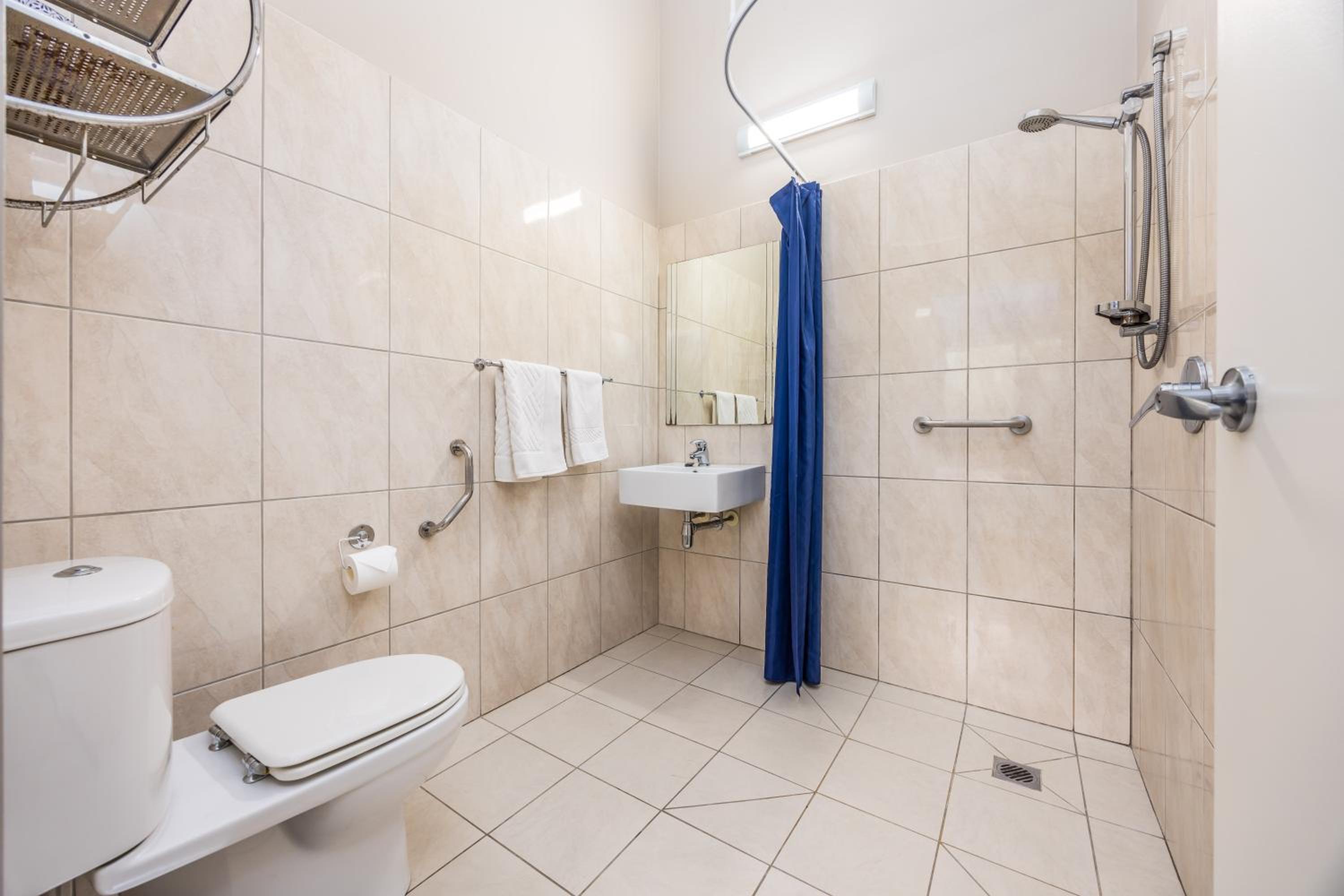 Double or Twin Room - Photo 13