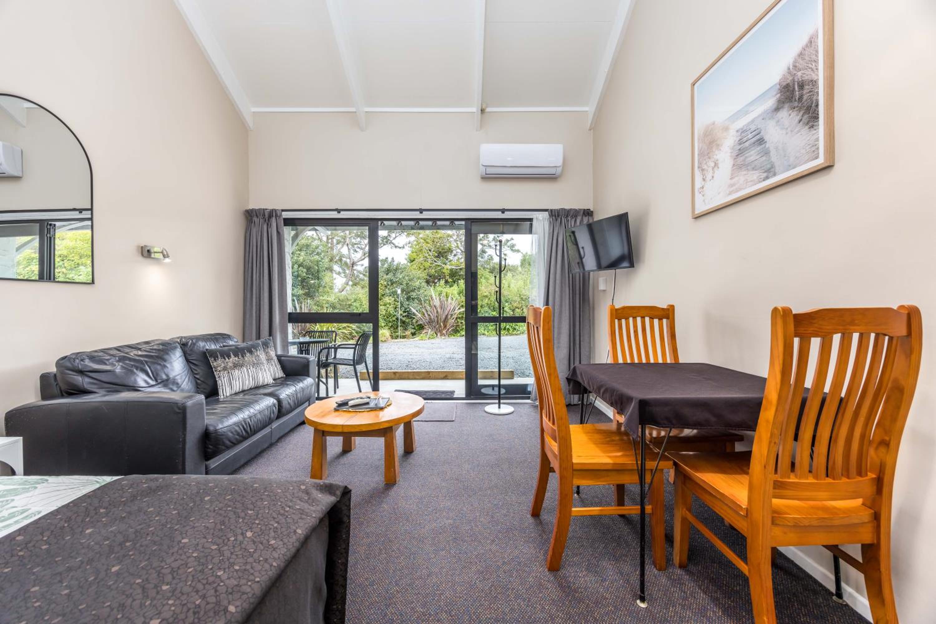 Double or Twin Room - Photo 4