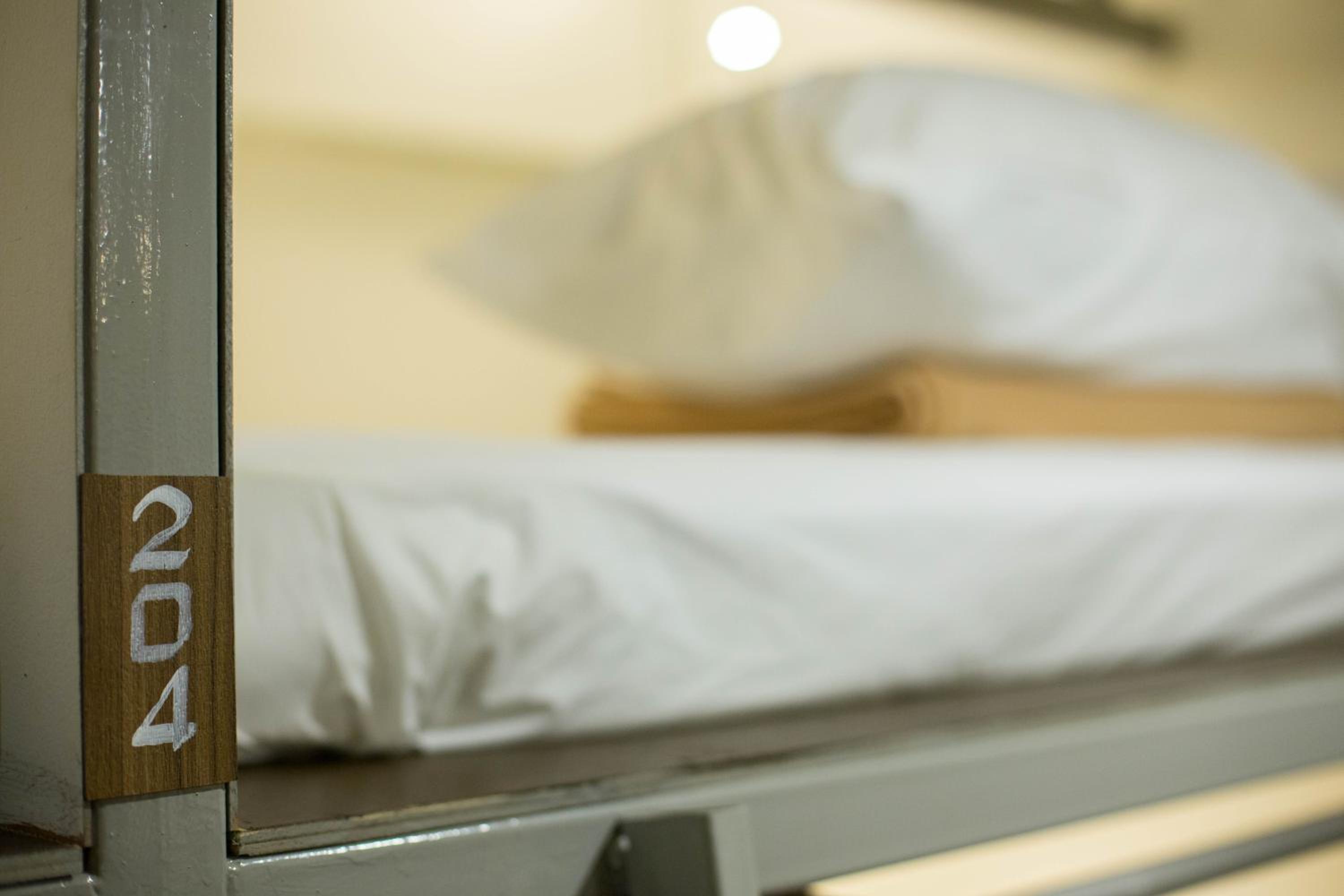 Litera en Dormitorio Compartido Femenino de 20 Camas