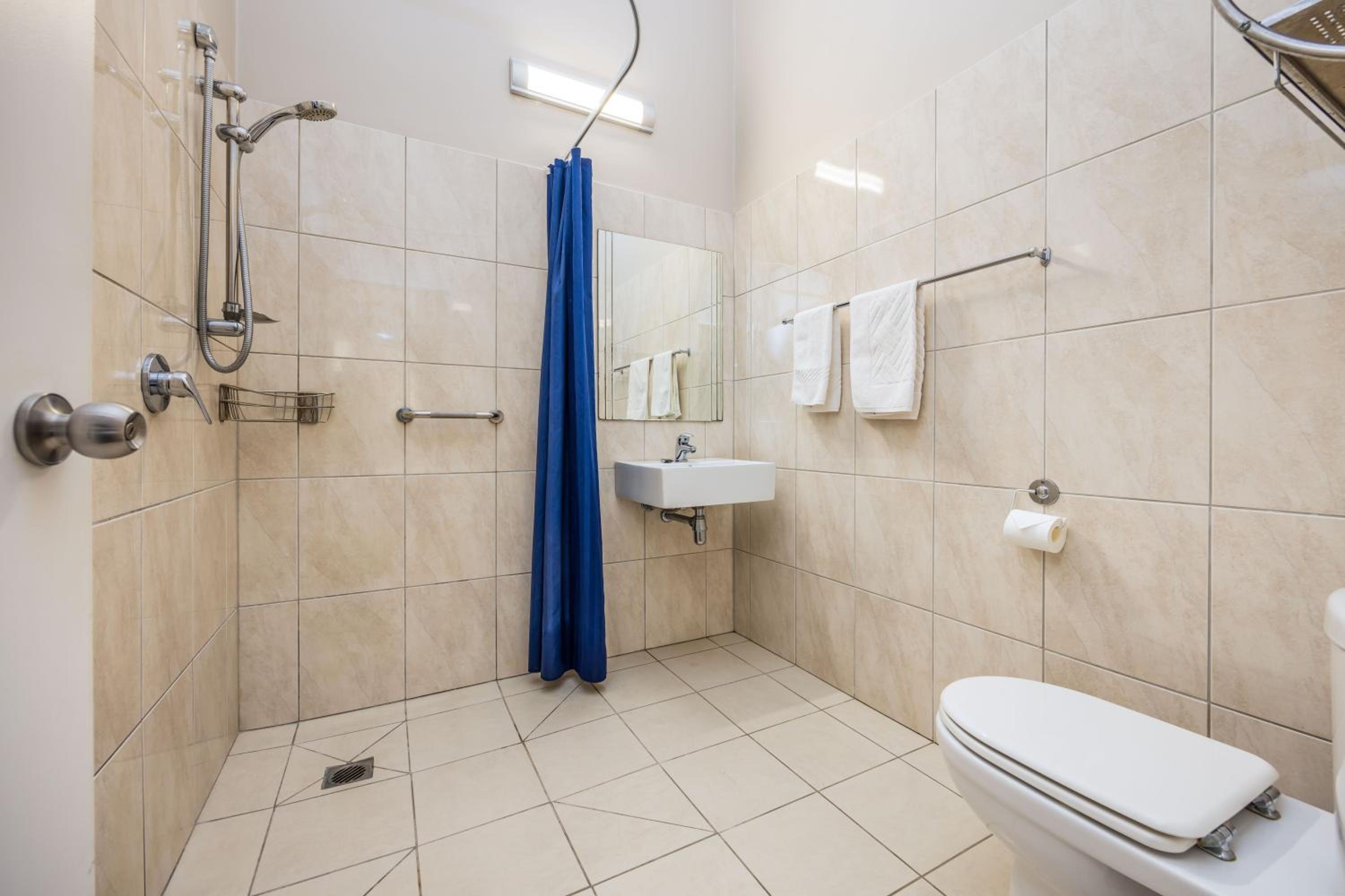 Triple Room with Bathroom - Photo 12