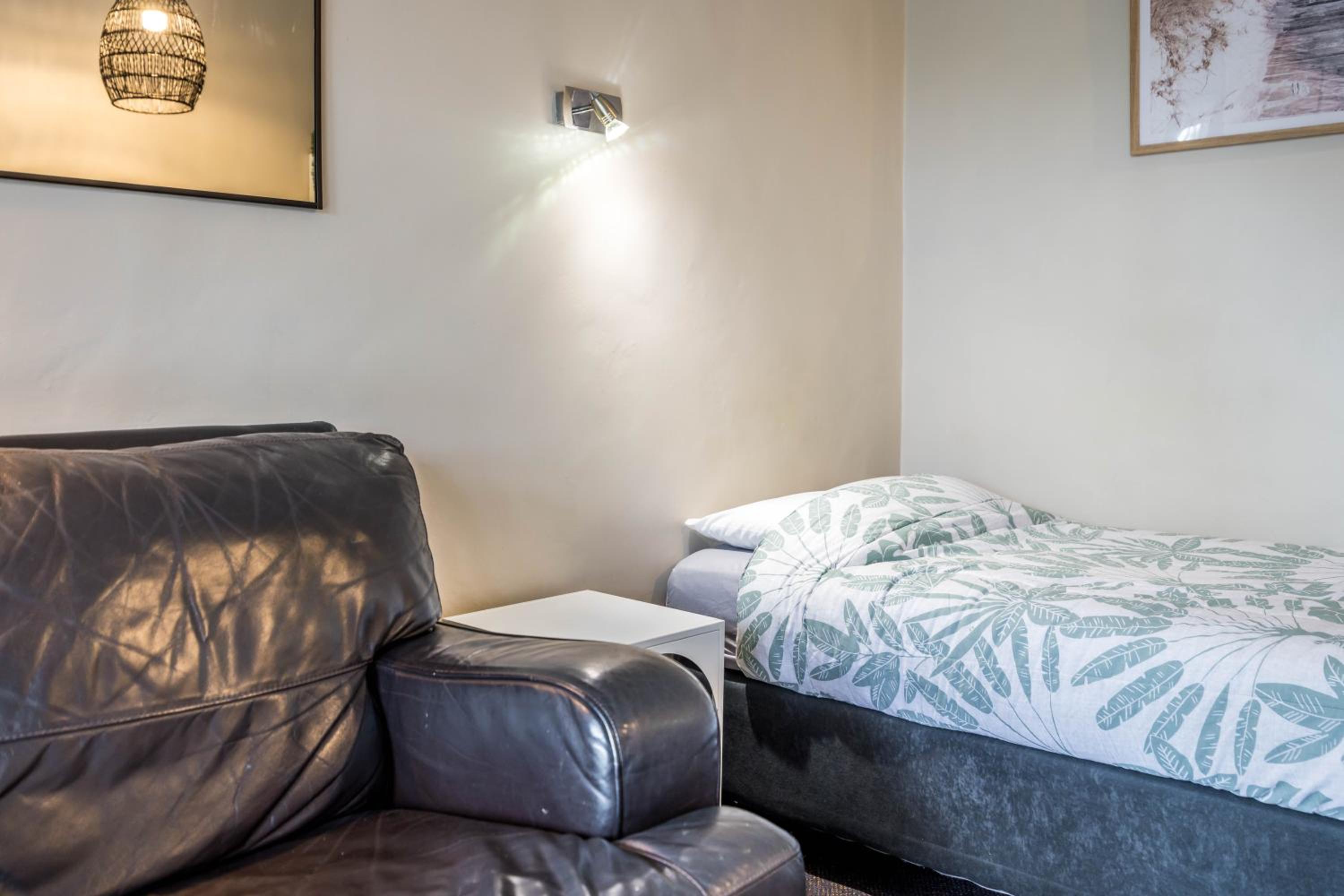 Triple Room with Bathroom - Photo 16