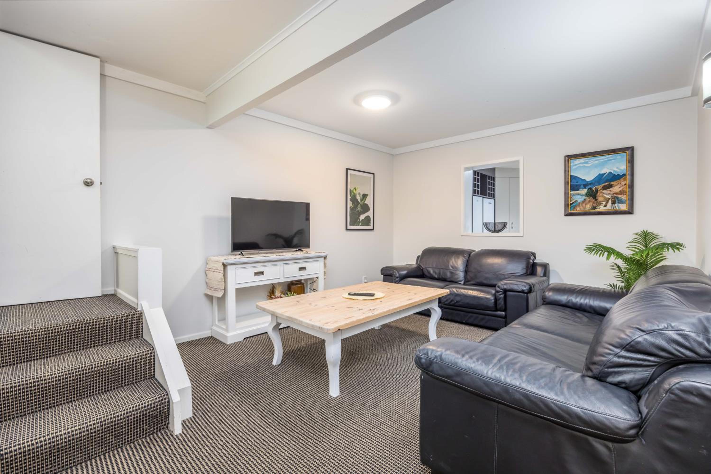 Four-Bedroom Apartment - Photo 31