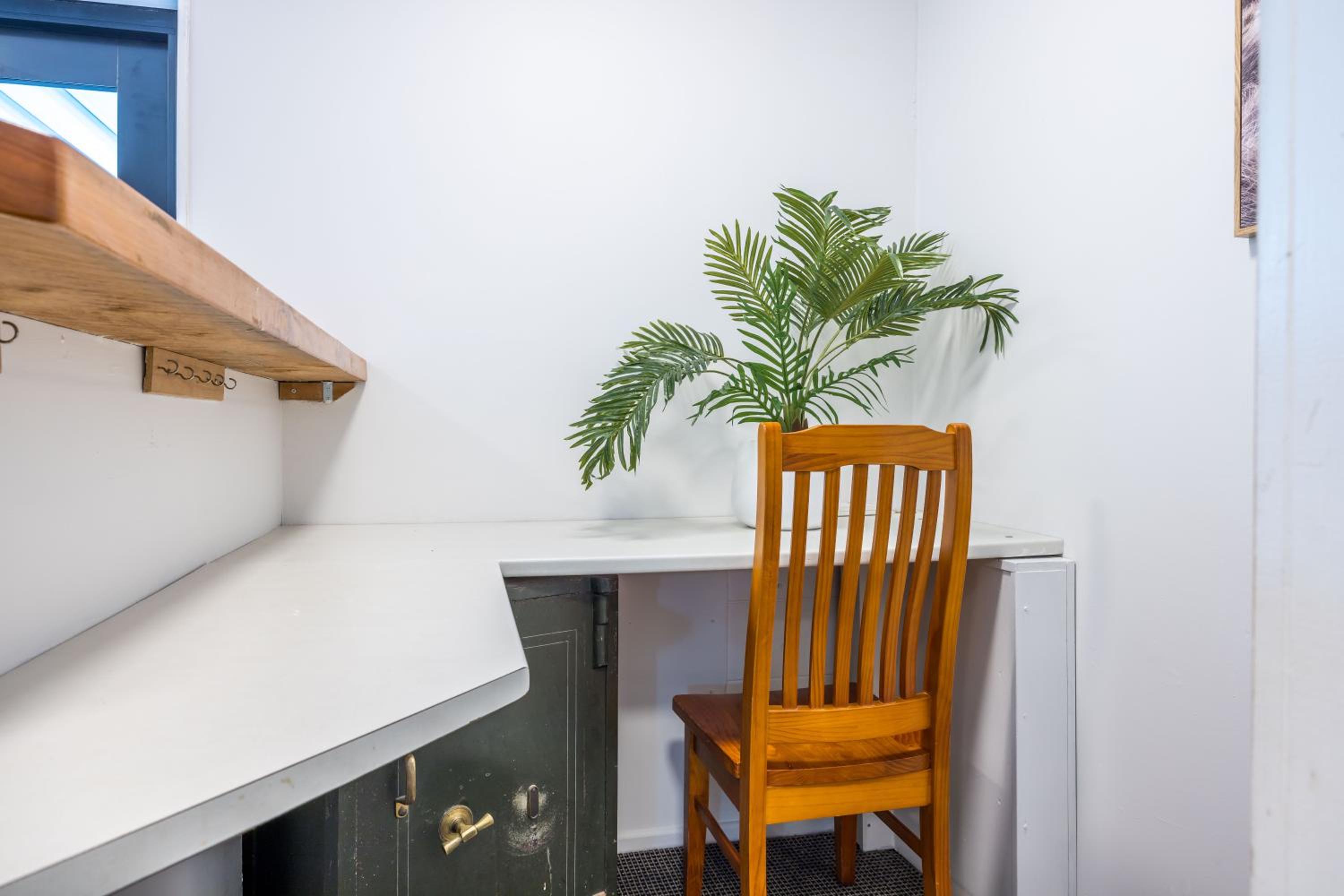 Four-Bedroom Apartment - Photo 29