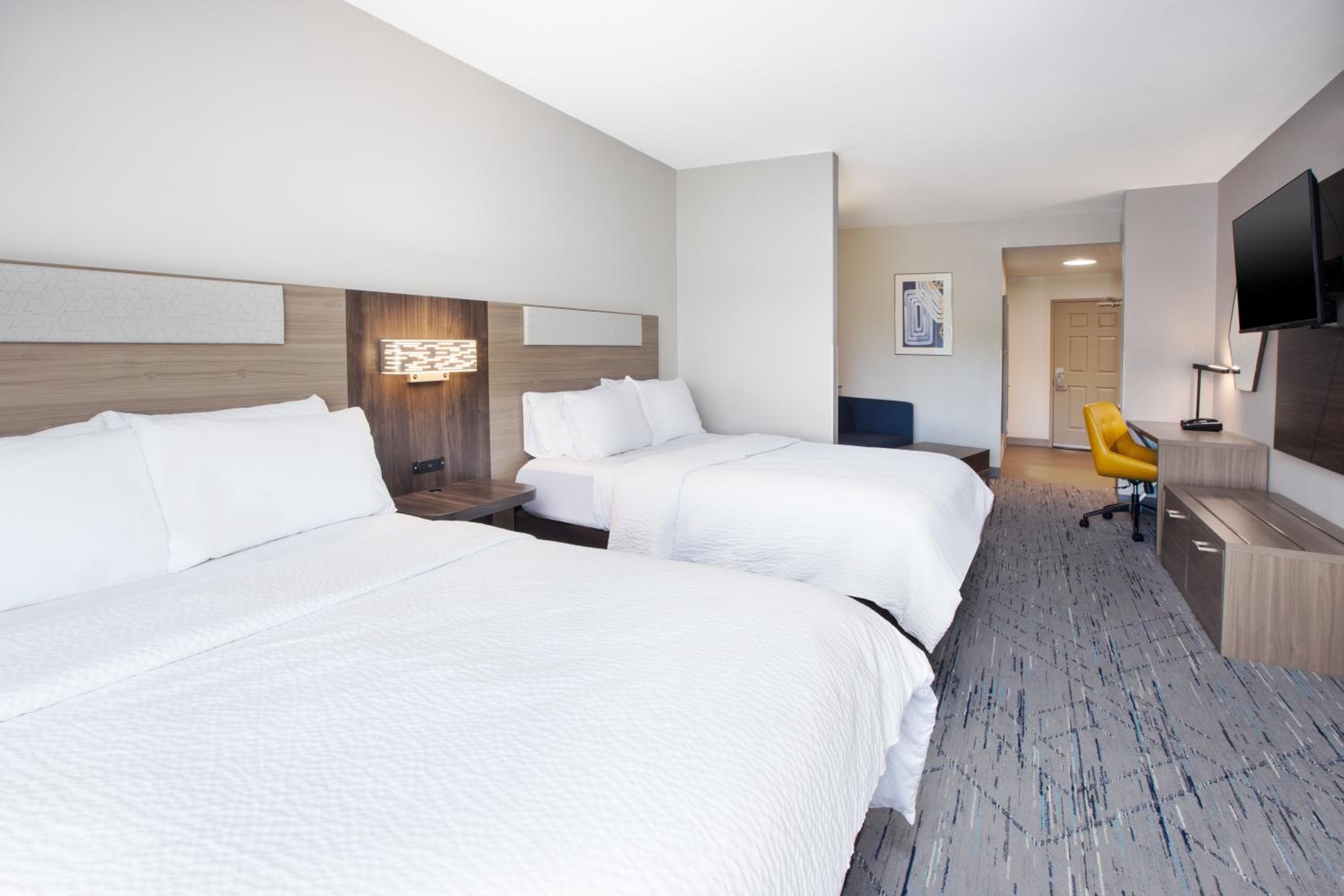 Standard Room with Two Queen Beds - Photo 1