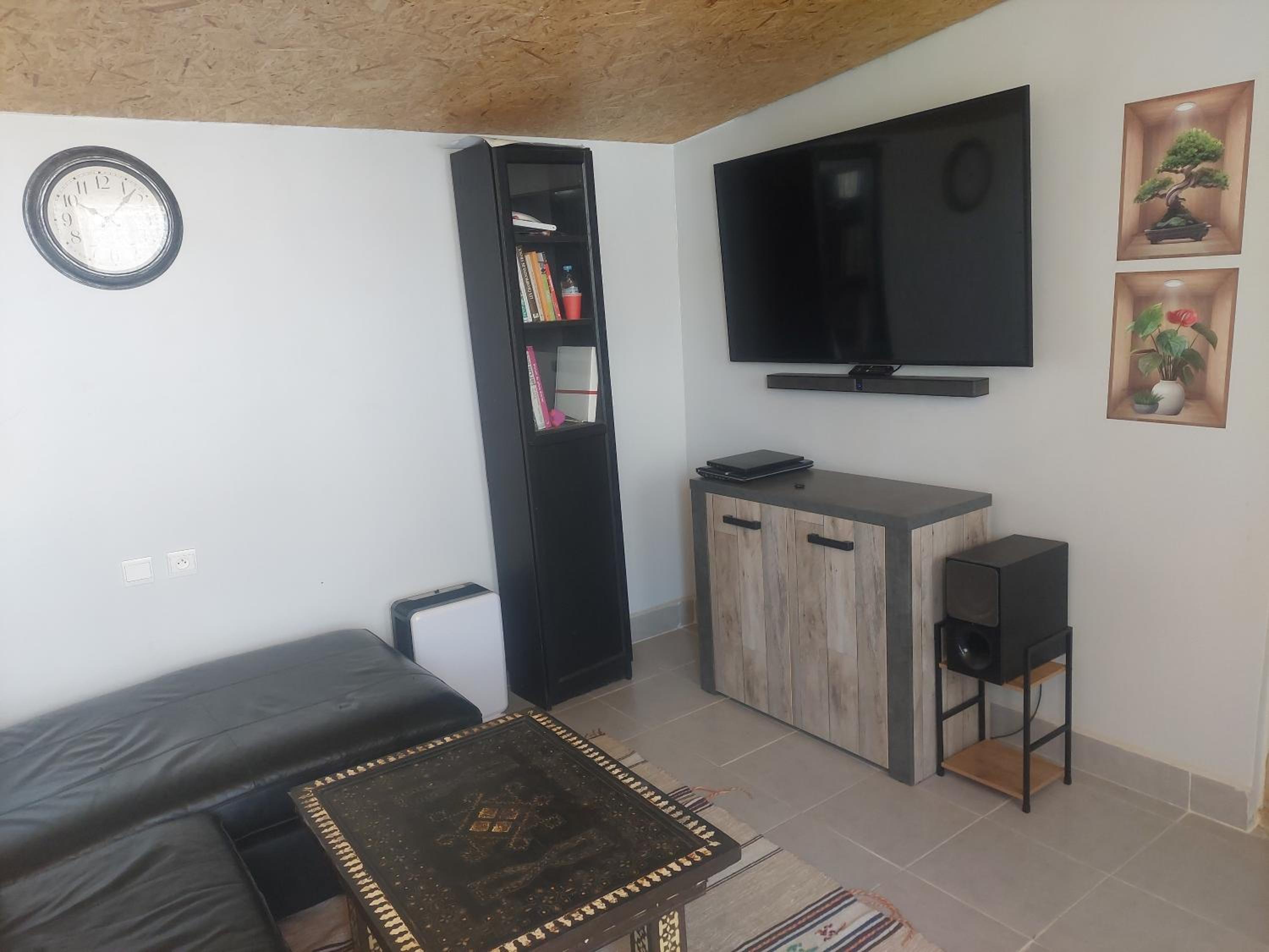 Family Room with Mountain View photo 2