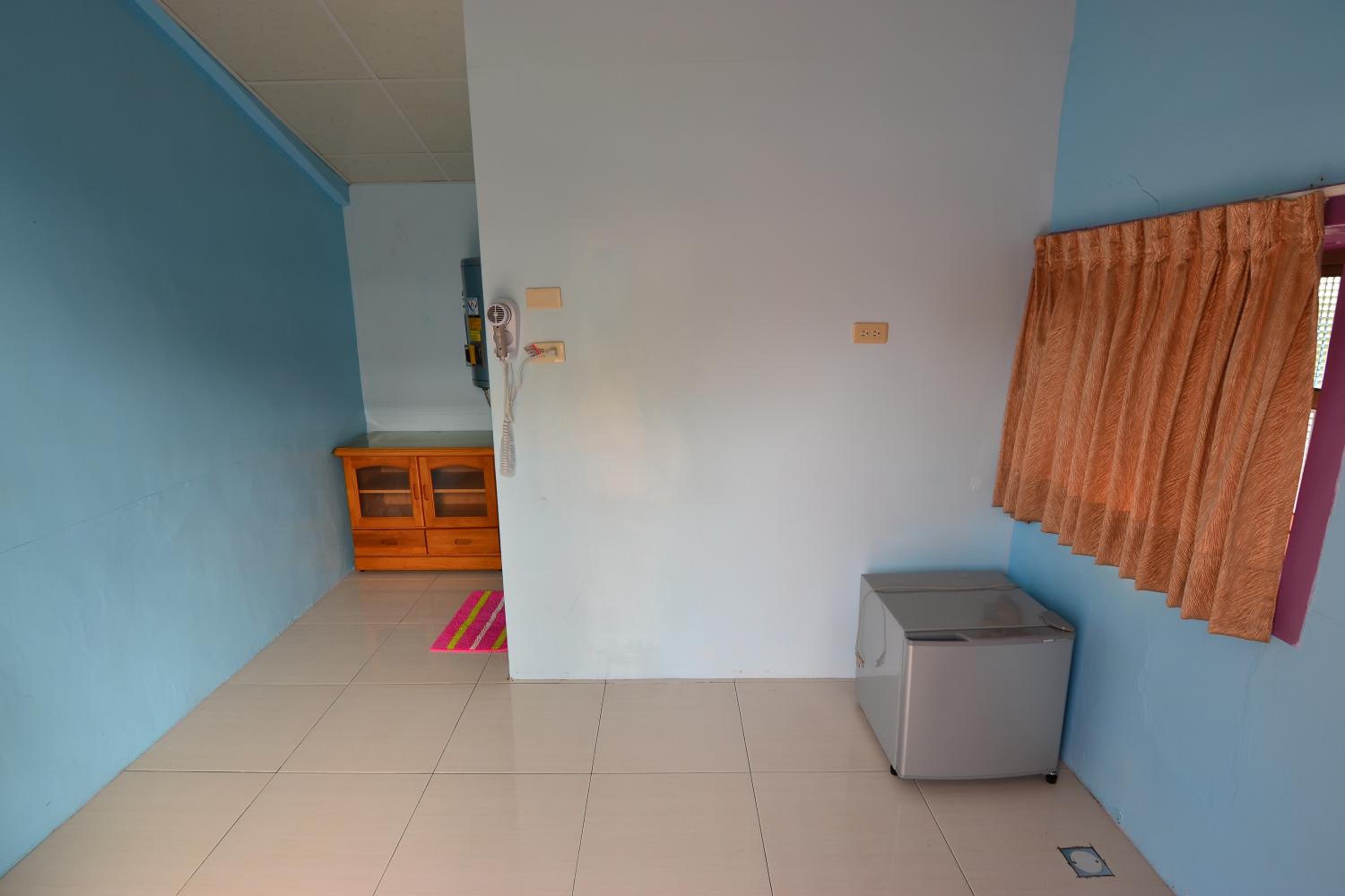 Family Room with Bathroom photo 2