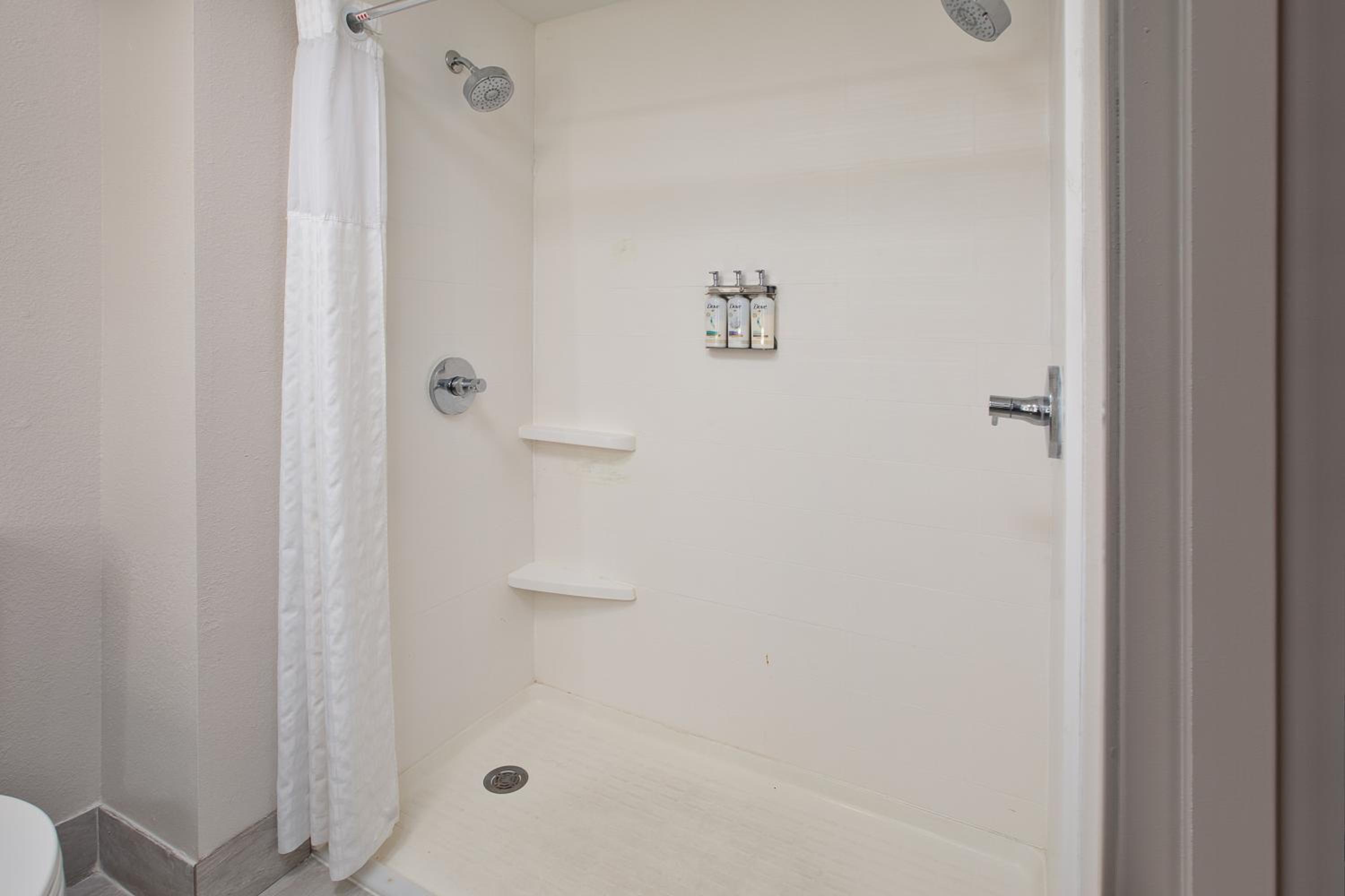 King Room with Roll-In Shower - Disability Access photo 2