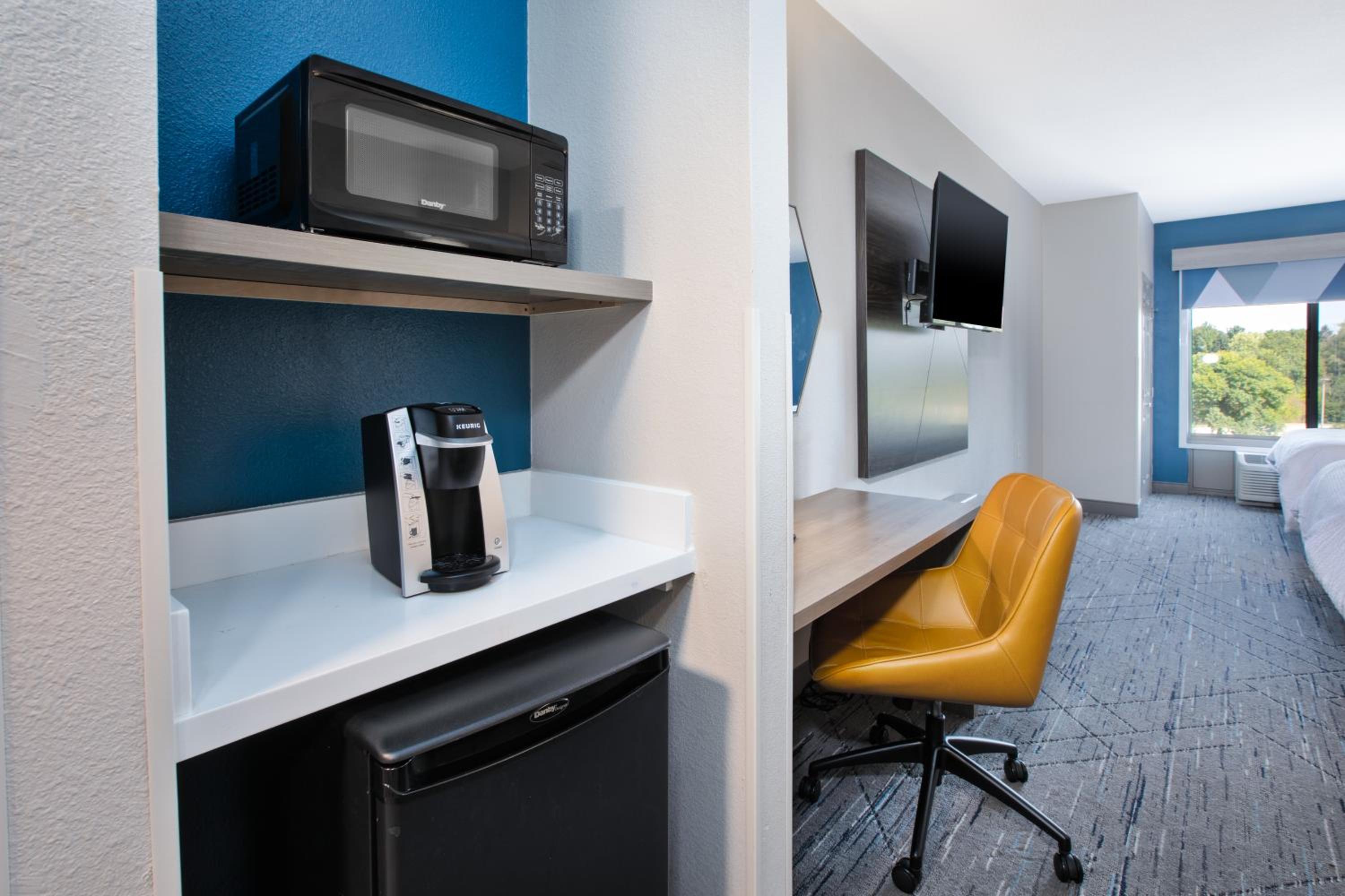 Standard King Room - Photo 4