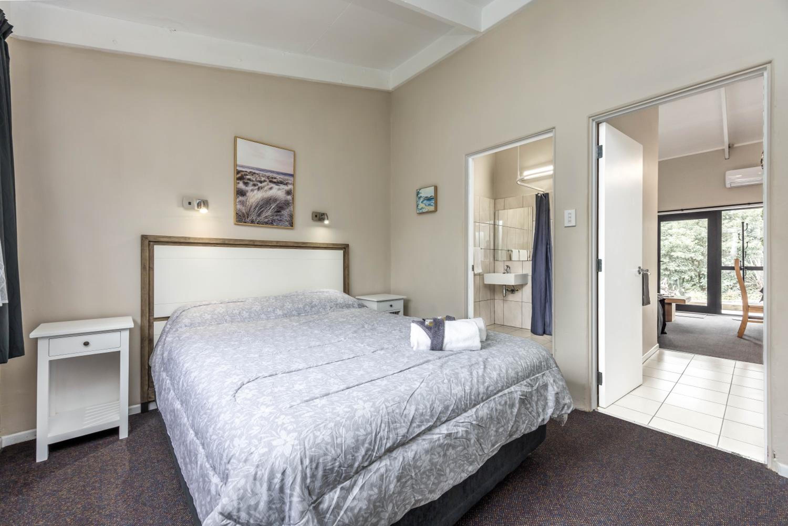 Standard Queen Room - Photo 27