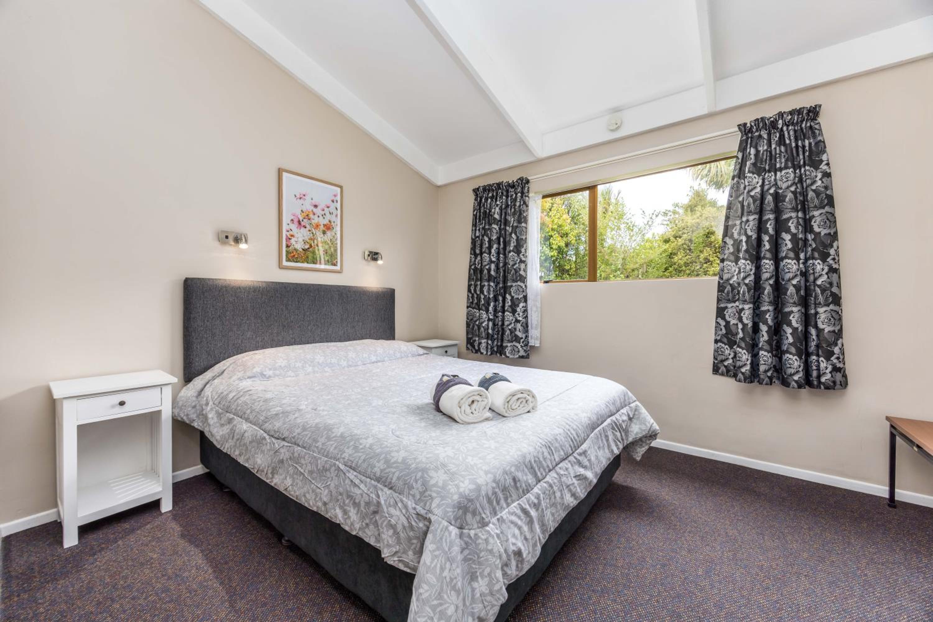 Queen Room - Photo 8