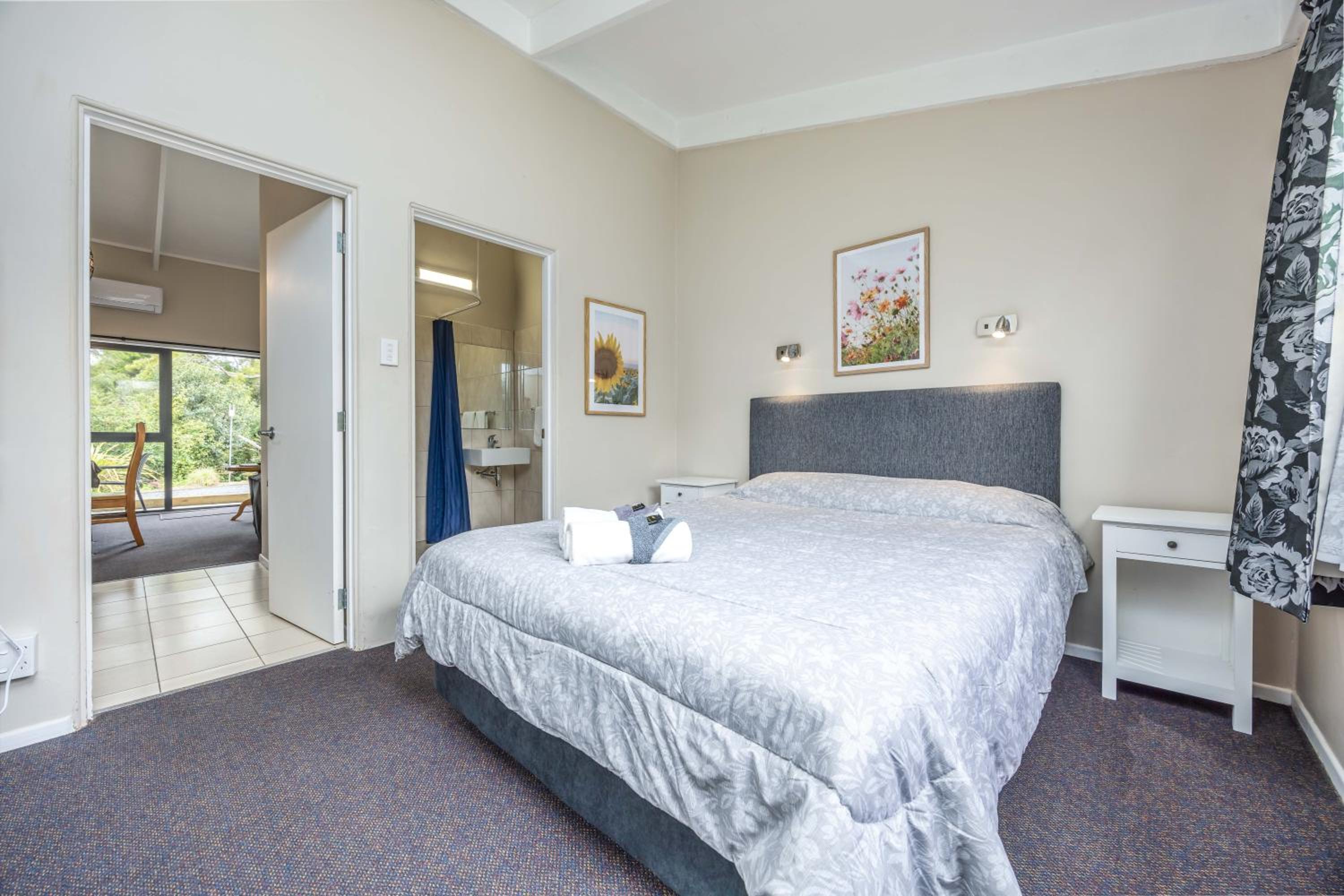 Queen Room - Photo 25