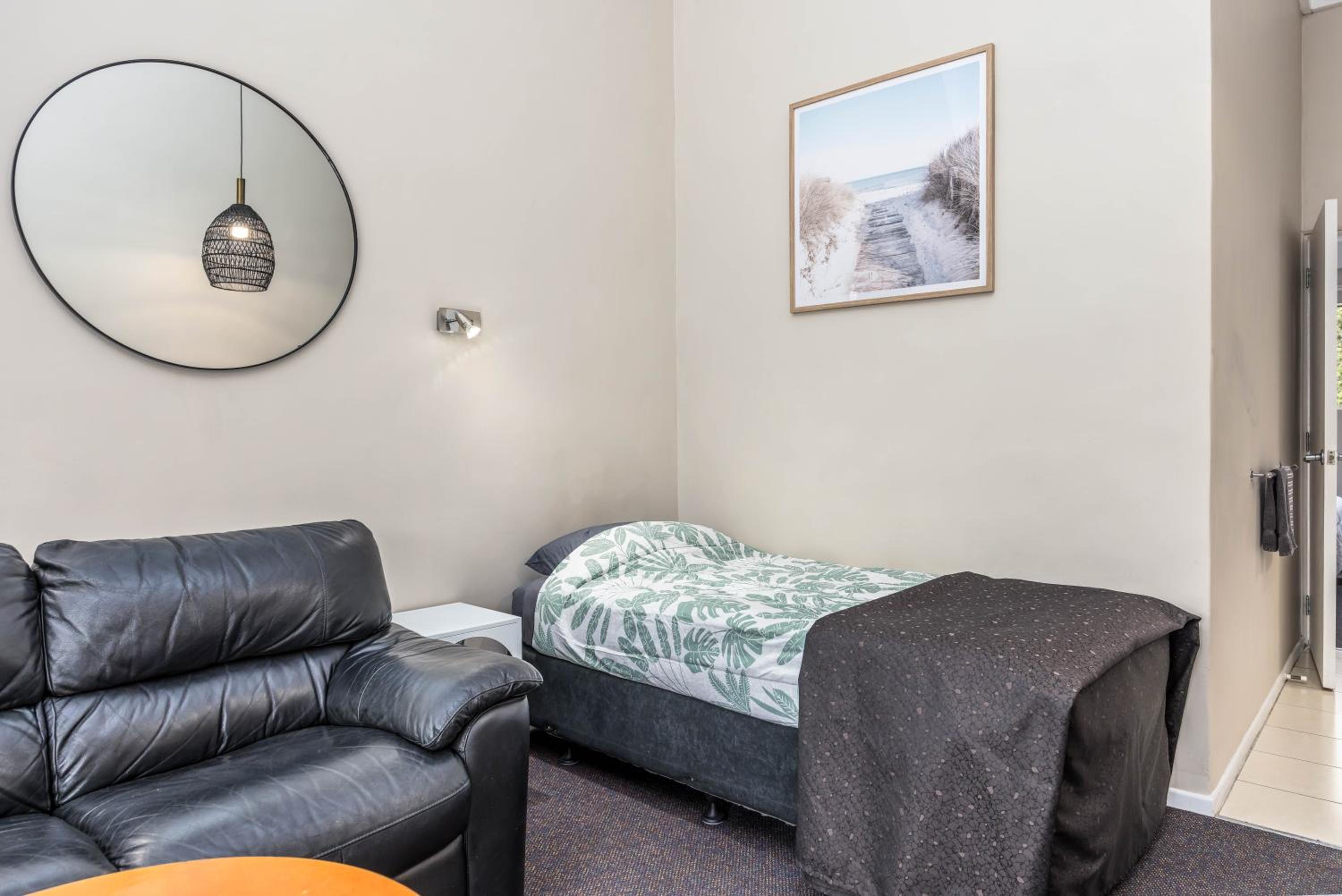 Queen Room - Photo 11