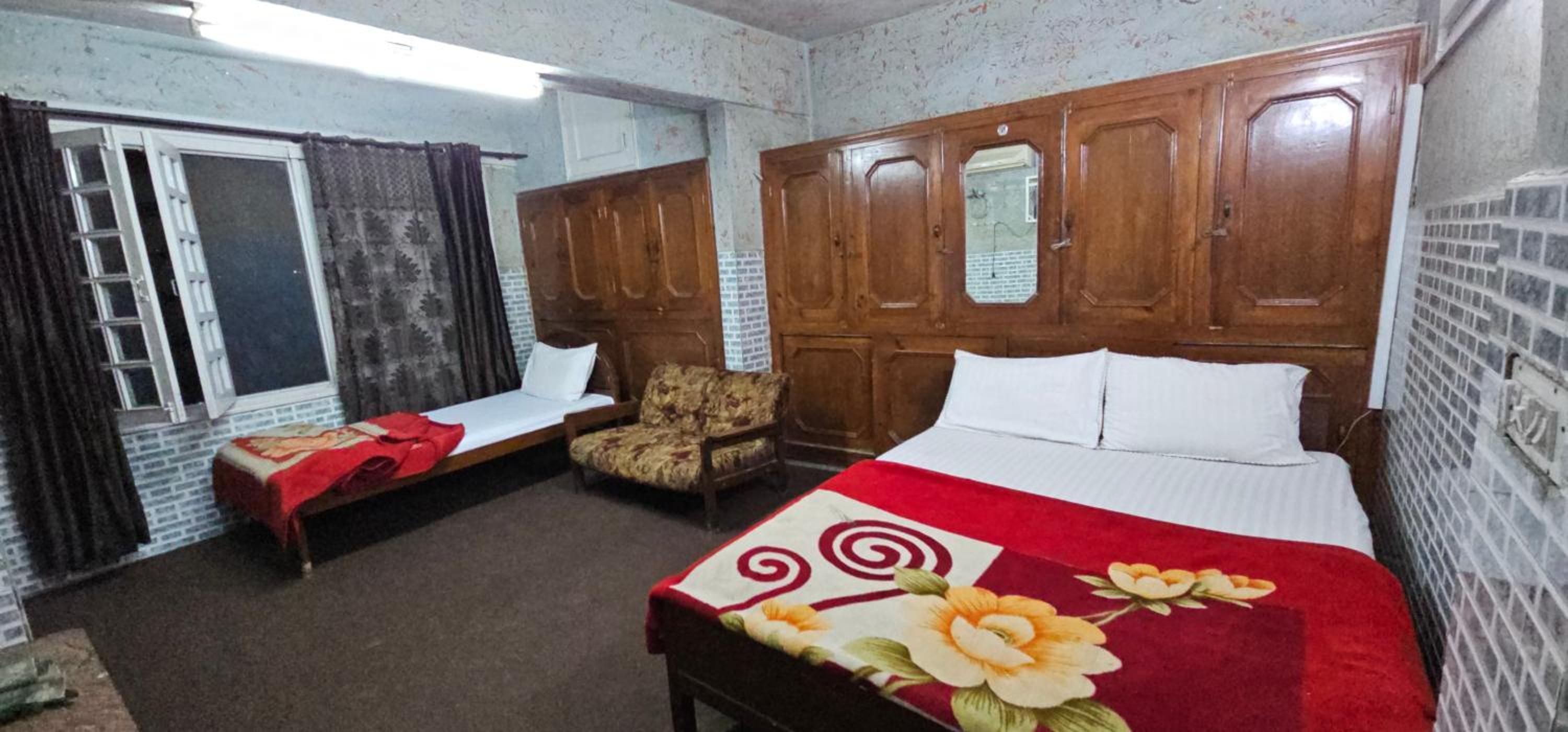 Deluxe Double Room (2 Adults + 1 Child) photo 2