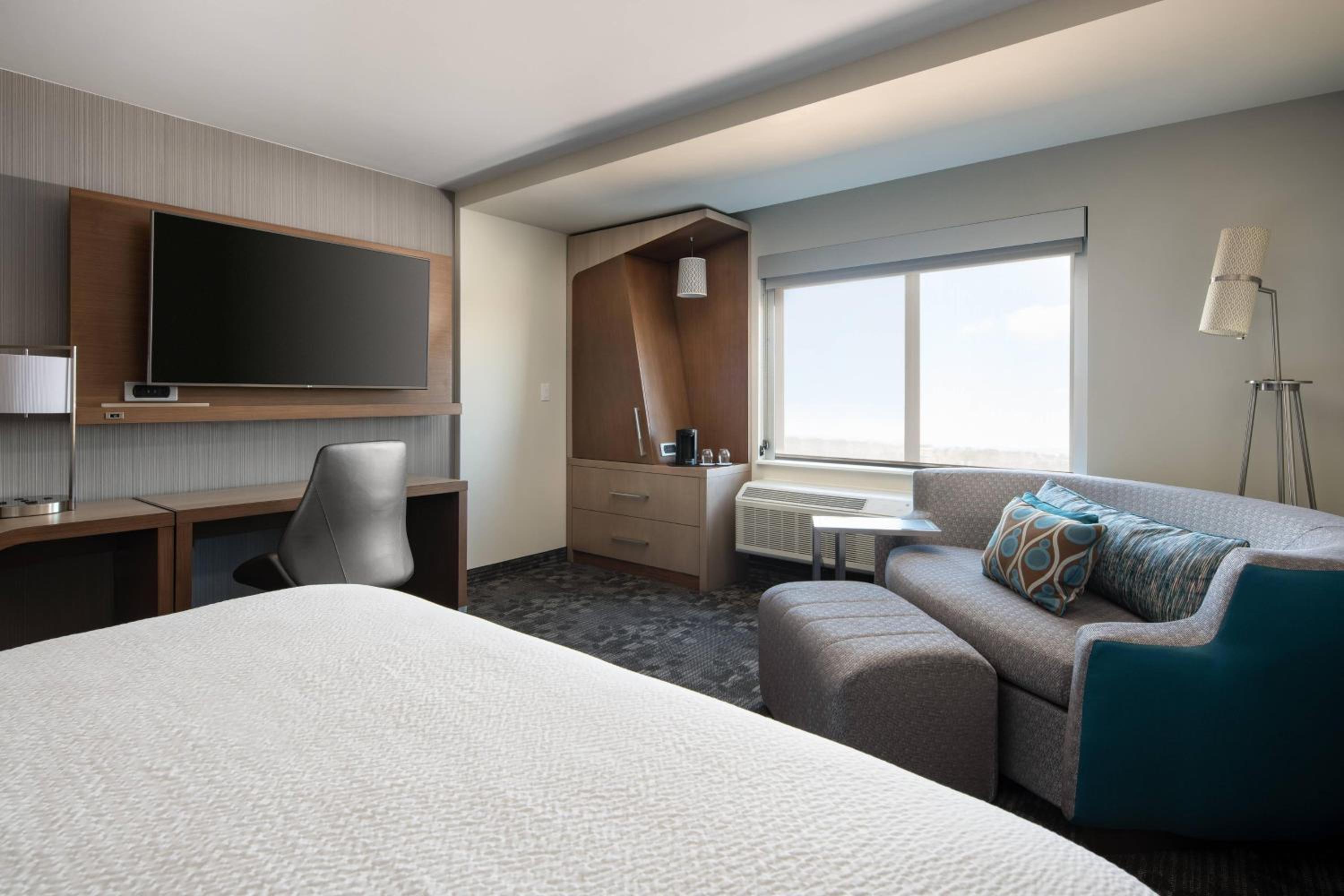 King Room with Sofa Bed - Hearing Accessible - Photo 1