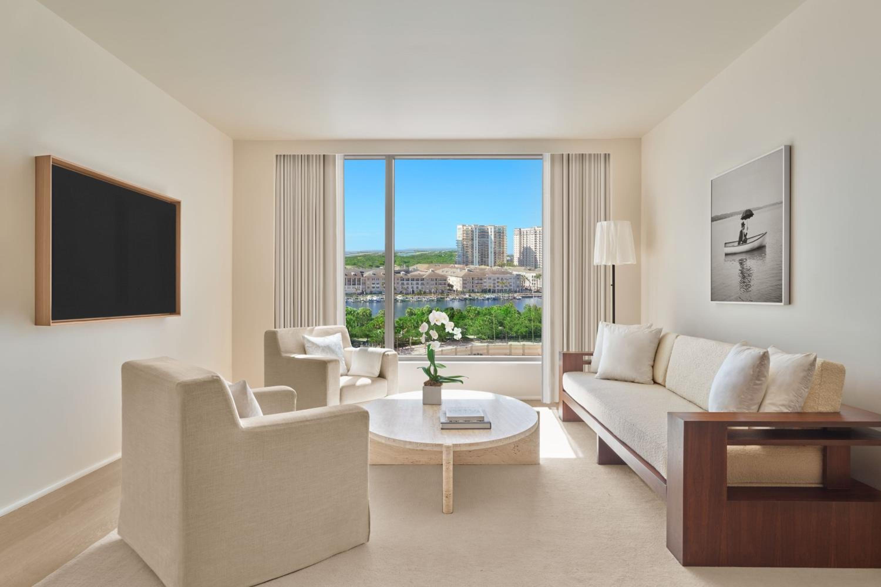 One-Bedroom King Suite - Photo 6